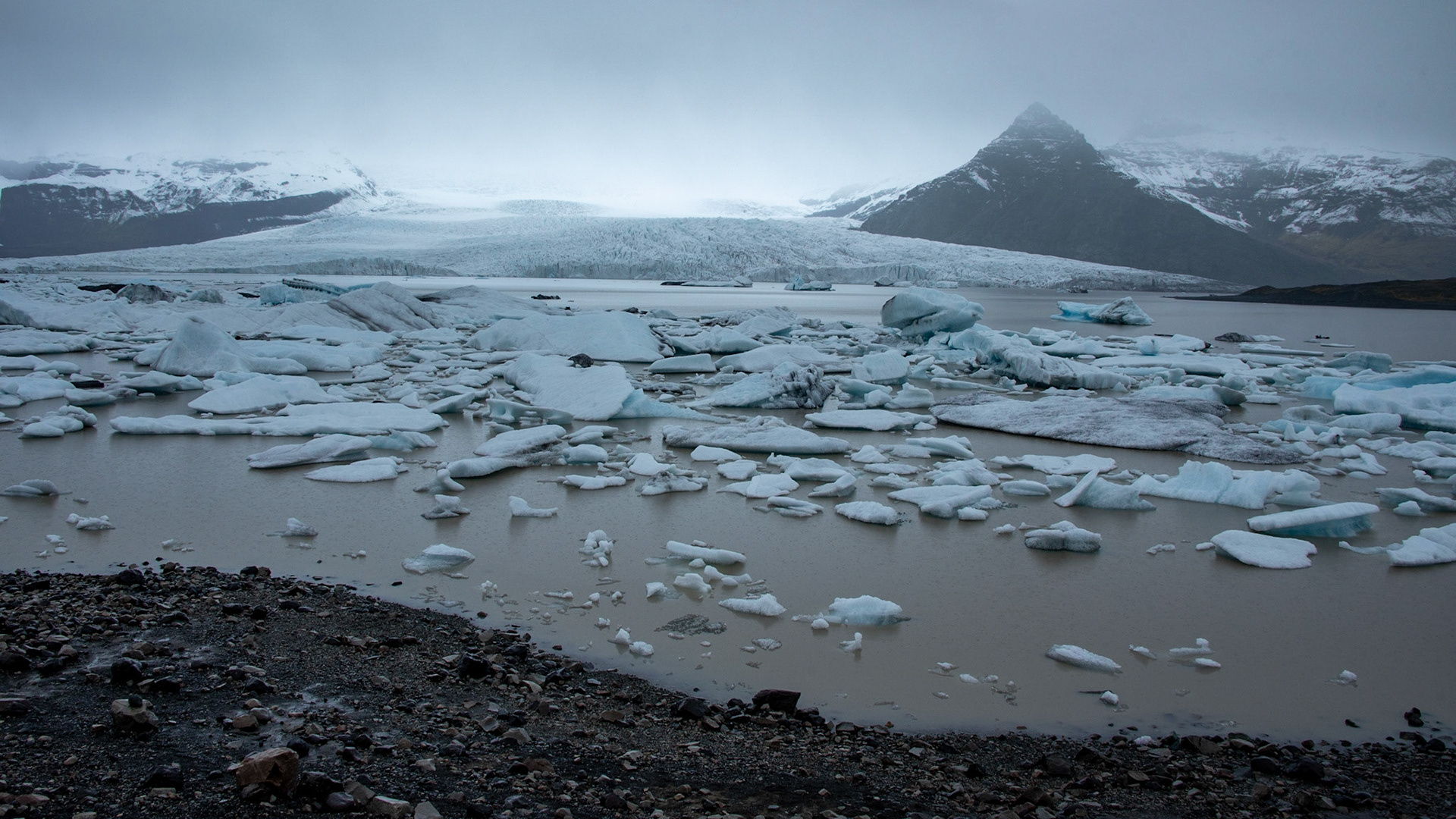 Glacier de Fjallsjökull et lac glaciaire de Fjallssárlon