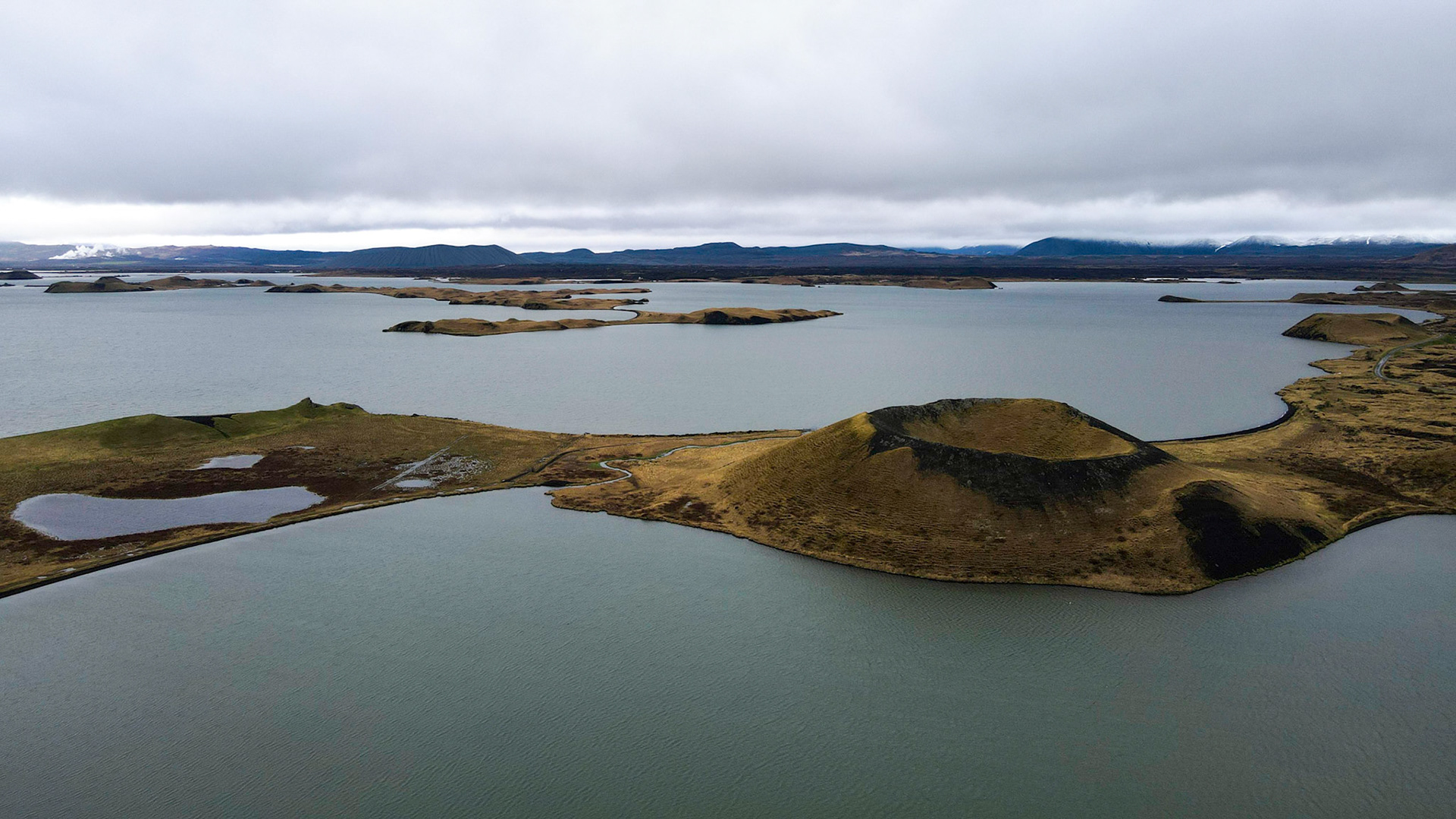 Lac Myvatn - Skútustaðagigar / Les pseudos cratères formés par des explosions de vapeur