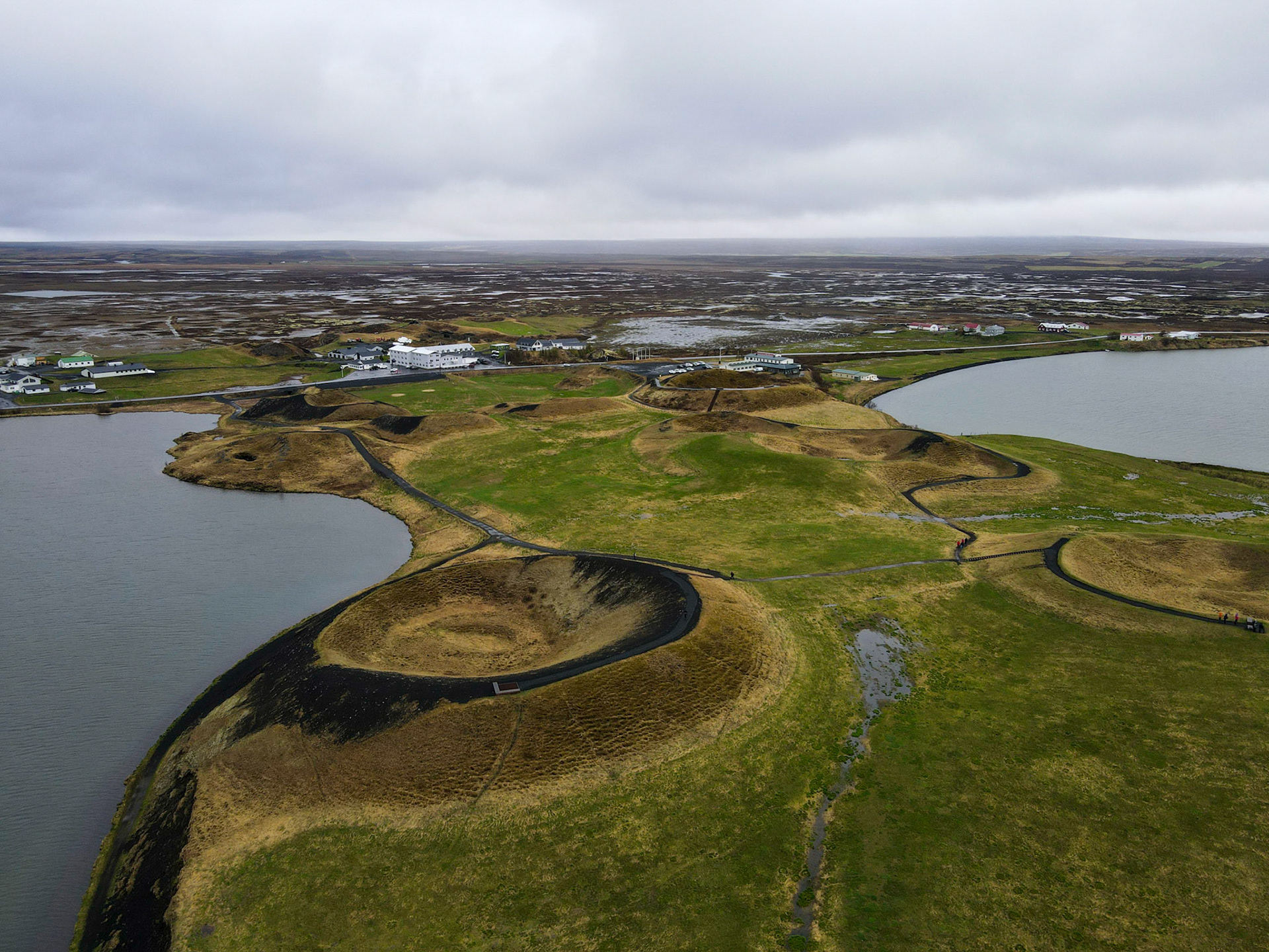 Lac Myvatn - Skútustaðagigar / Les pseudos cratères formés par des explosions de vapeur