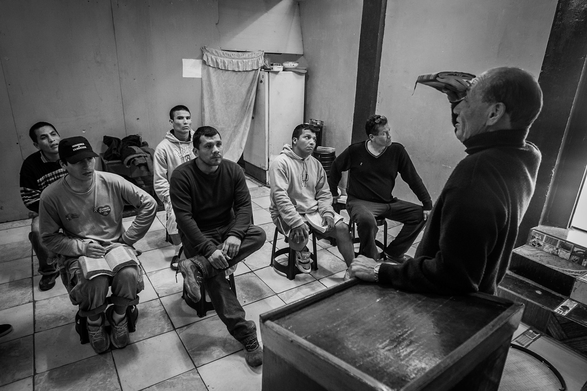 LURIGANCHO PRISON, SAN JUAN DE LURIGANCHO, LIMA, PERU: religion; reading of Bible passages.