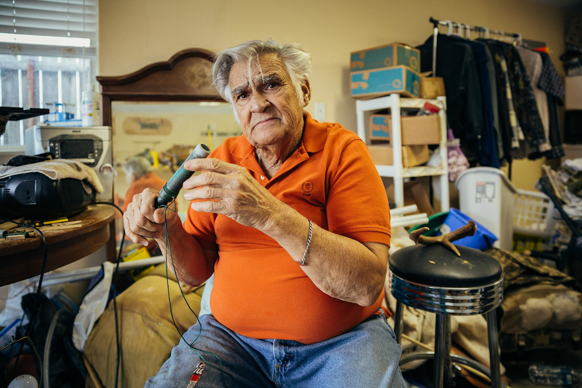 Jerry Alfonso fabrica en el garaje de su casa pitos que imitan el graznido del pato y que se utilizan para casería. CISLANDERUS is the cultural project about the Descendants of Canary Islanders in the US. www.cislanderus.com | Researcher: Thenesoya V. Martín |  Photographer: Aníbal Martel.