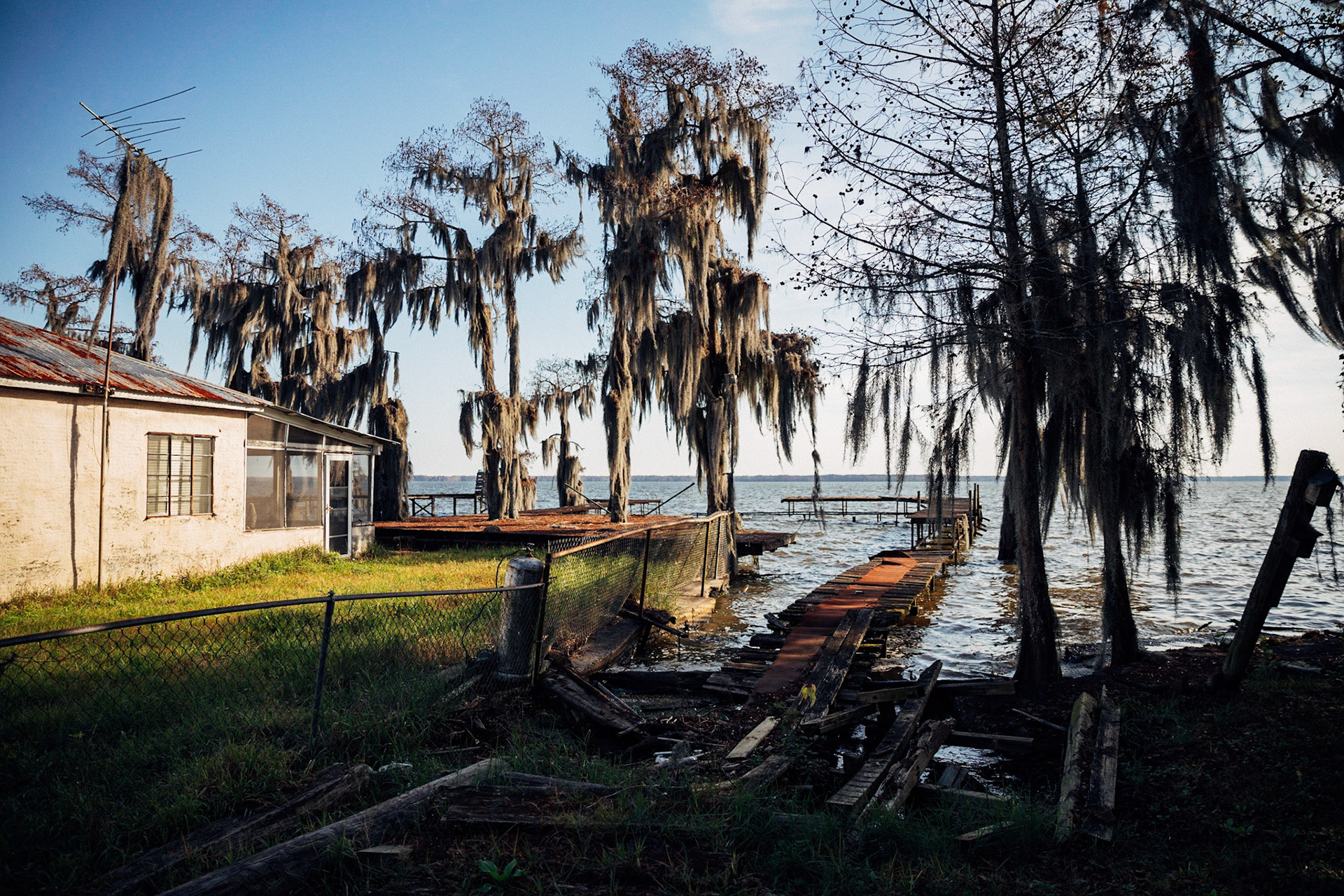 Old Pier, Shell Beach Road, Pierre Part, Louisiana, USA, 2018. CISLANDERUS is the cultural project about the Descendants of Canary Islanders in the US. www.cislanderus.com | Researcher: Thenesoya V. Martín |  Photographer: Aníbal Martel.