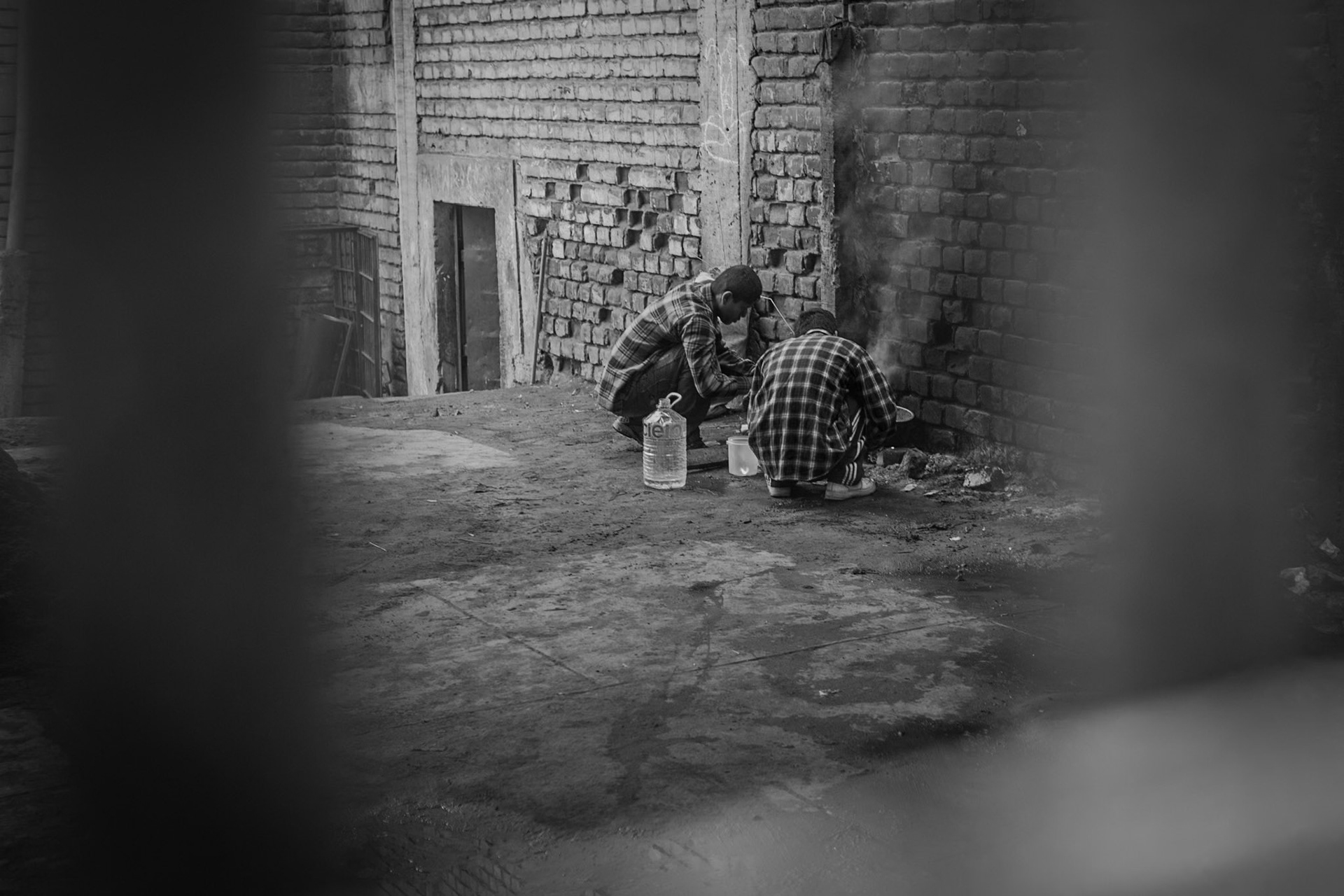 LURIGANCHO PRISON, SAN JUAN DE LURIGANCHO, LIMA, PERU: Two of the low-income inmates cooking on the floor in one of the poorest areas of the prison.