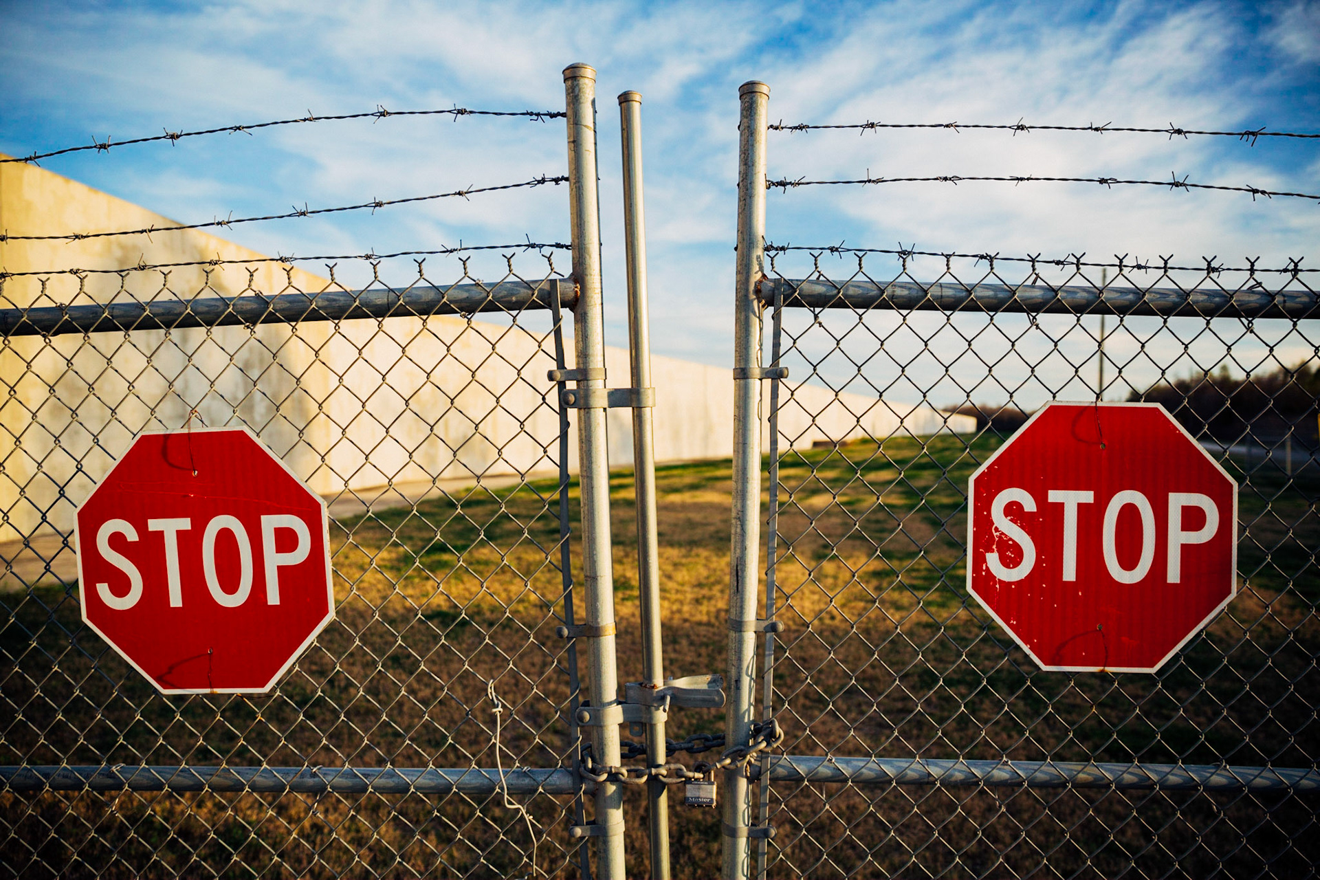 Muro de protección contra los huracanes y tormentas. CISLANDERUS is the cultural project about the Descendants of Canary Islanders in the US. www.cislanderus.com | Researcher: Thenesoya V. Martín |  Photographer: Aníbal Martel.