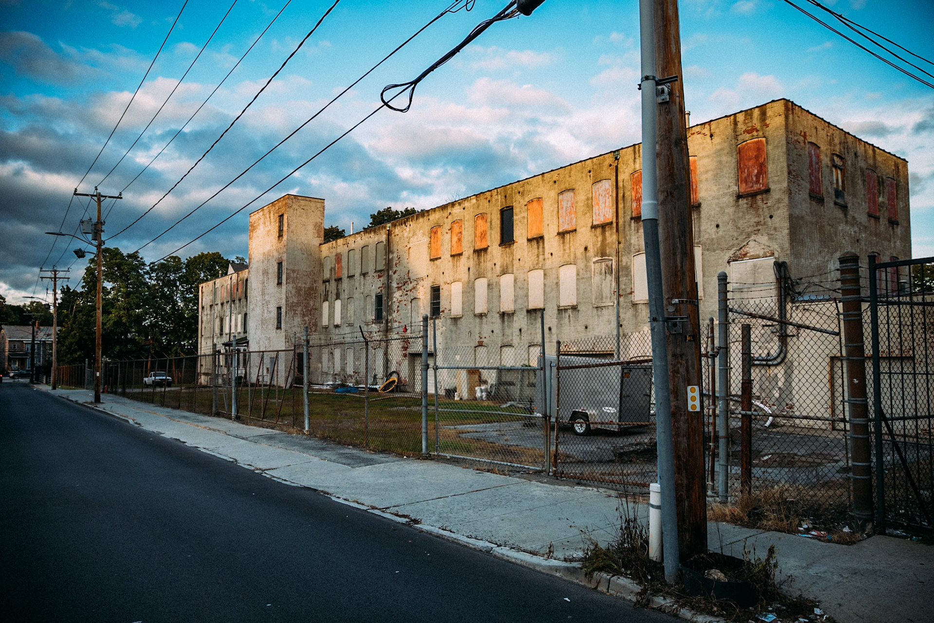 POUGHKEEPSIE, NEW YORK, USA - OCTOBER 2018: Abandoned building on Cherry Street, Poughkeepsie, NY.