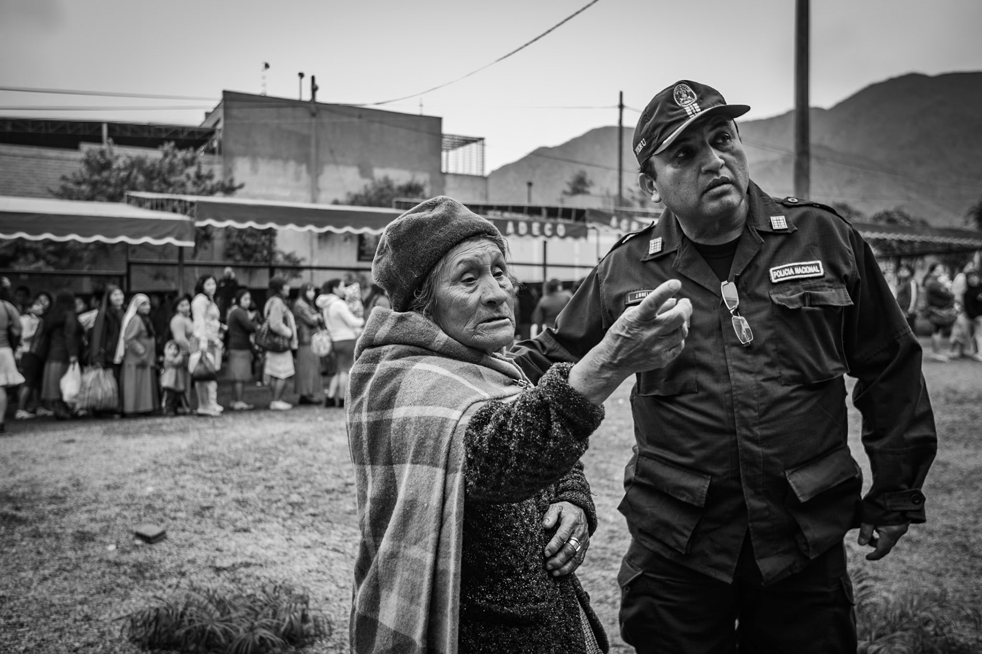 LURIGANCHO PRISON, SAN JUAN DE LURIGANCHO, LIMA, PERU: The days of the women's visit the pLURIGANCHO PRISON, SAN JUAN DE LURIGANCHO, LIMA, PERU: Elderly woman being attended to by an officer on women's visiting day.opulation of the prison is doubled.