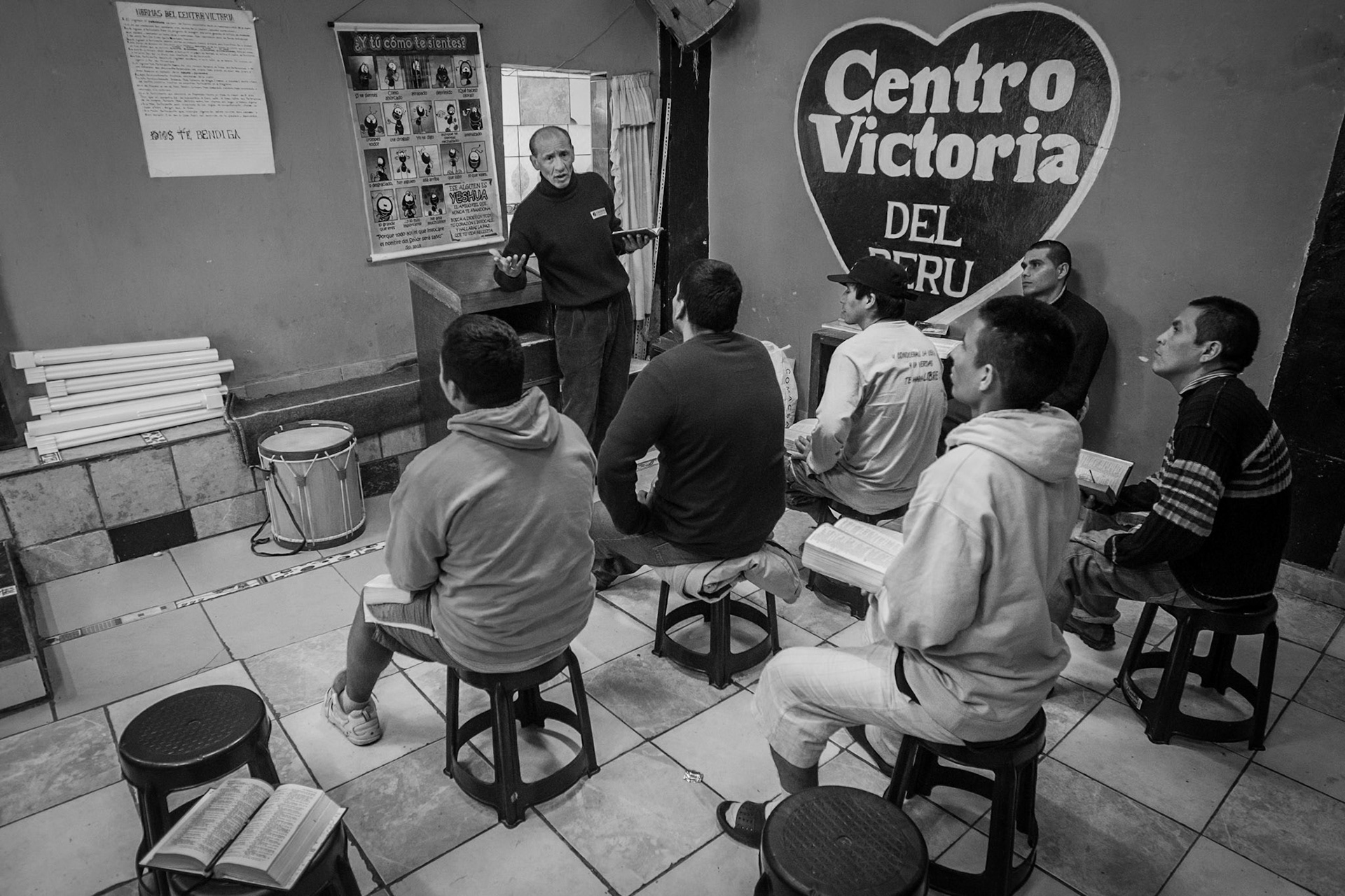 LURIGANCHO PRISON, SAN JUAN DE LURIGANCHO, LIMA, PERU: religion; reading of Bible passages.