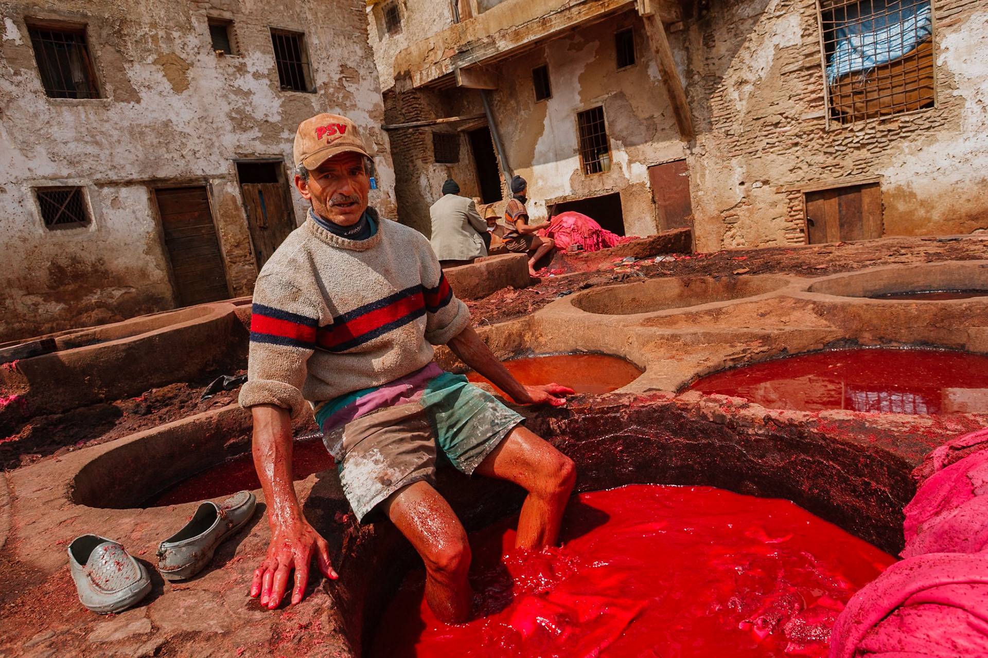 Tanners and leather dyers in Fez, Morocco, North Africa, Africa, 2007.