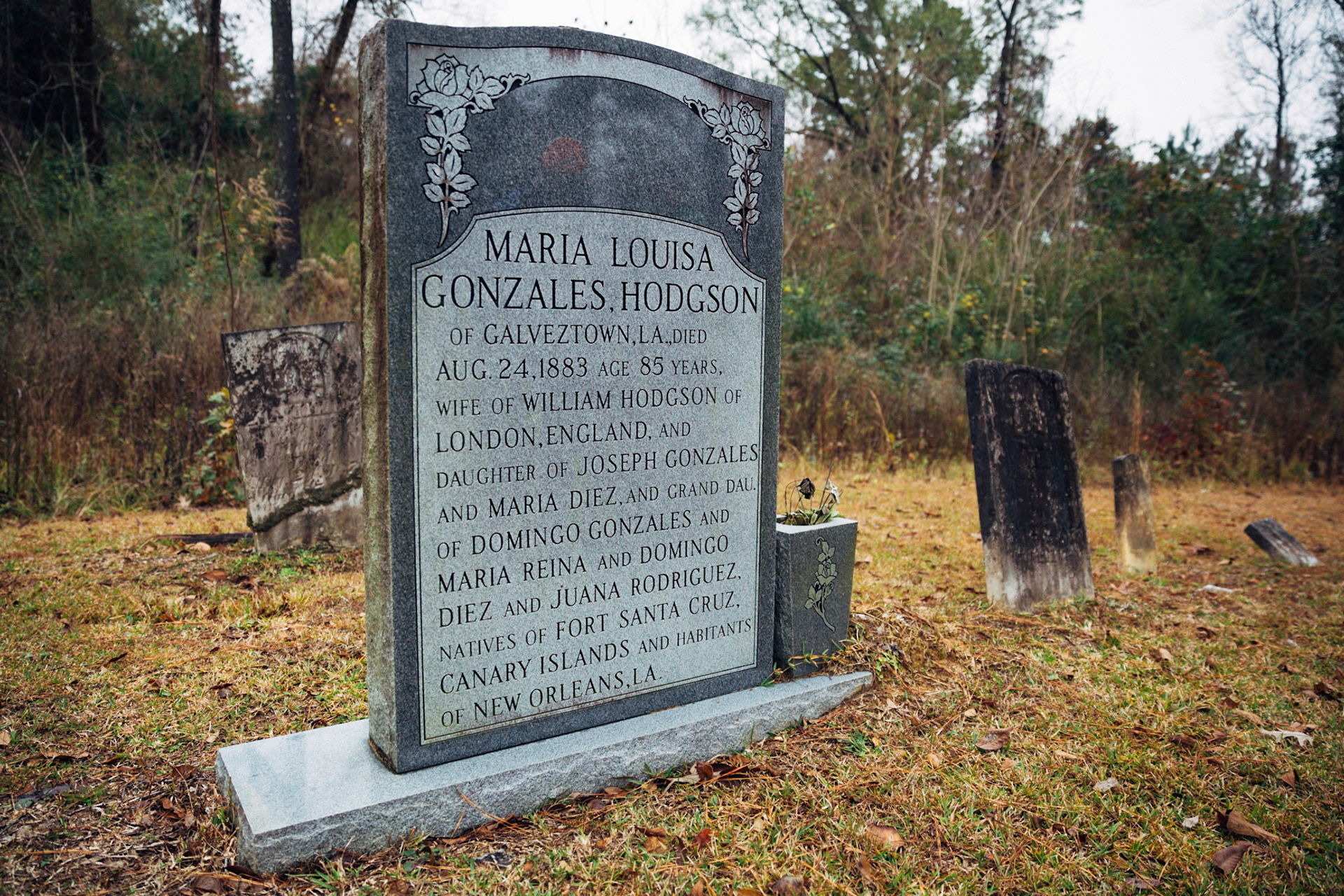 Maria Louisa Gonzalez Hodgson’s tomb, Mount Zion Cemeteries, Prairieville, LA, 2014. CISLANDERUS is the cultural project about the Descendants of Canary Islanders in the US. www.cislanderus.com | Researcher: Thenesoya V. Martín |  Photographer: Aníbal Martel.