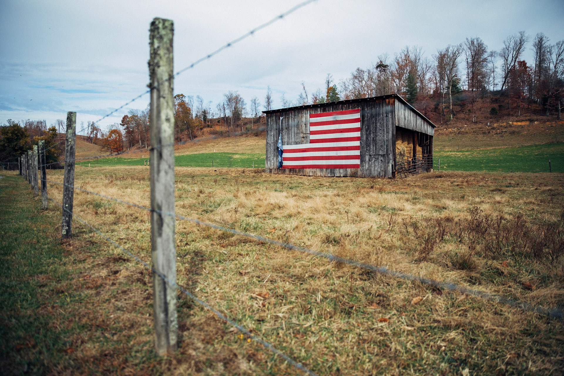 Old barn with giant American-USA flag, Peaks, Big Island, Virginia, USA.