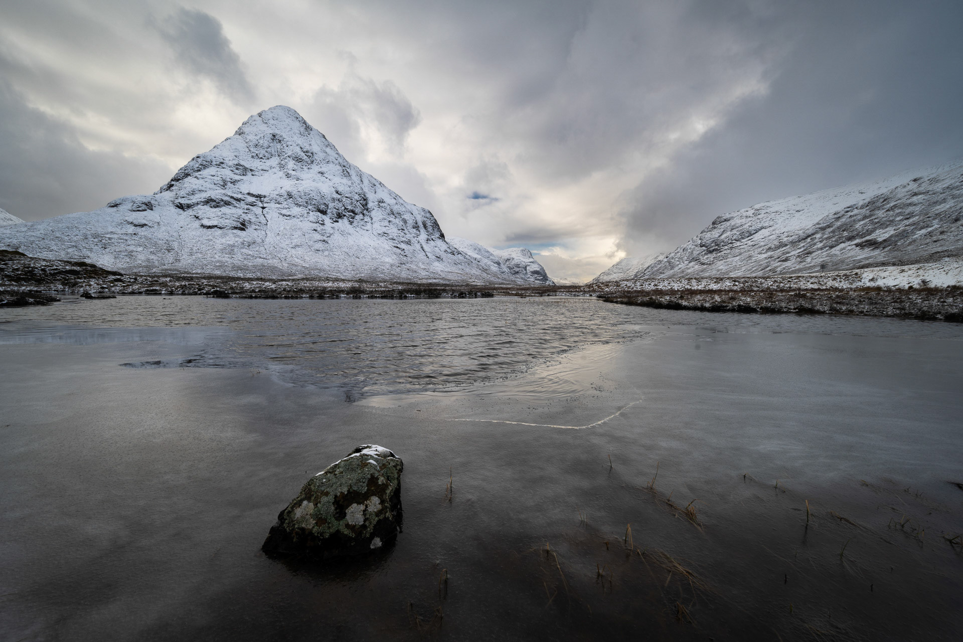 STOB NAN CABAR IN WHITE