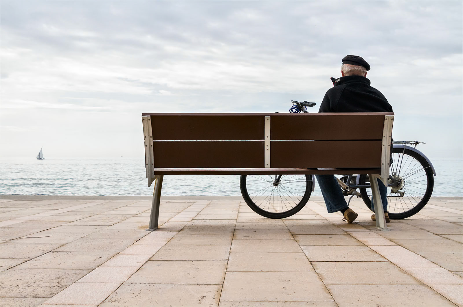 El viejo que miraba el mar