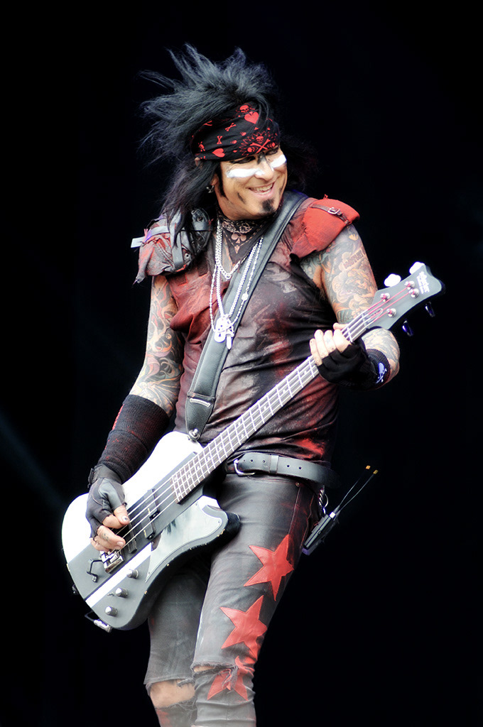 Sixx:A.M.