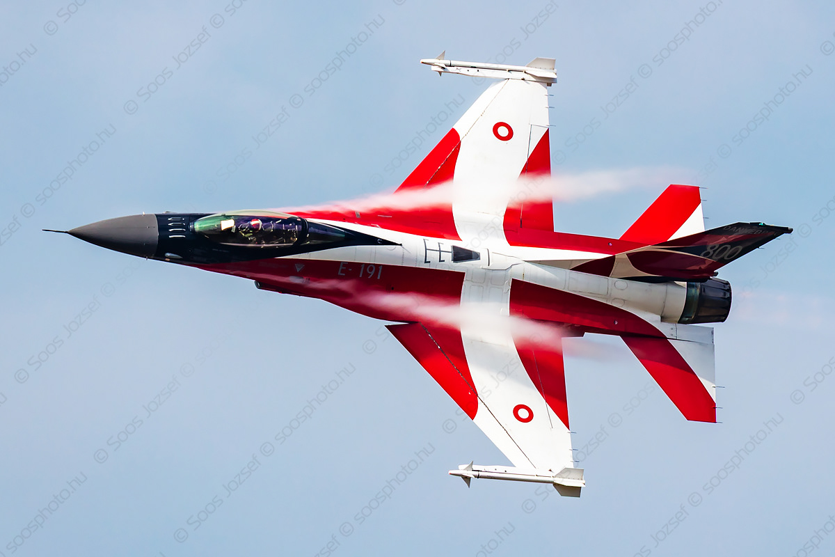Royal Danish Air Force F-16C solo display in special “Dannebrog” livery