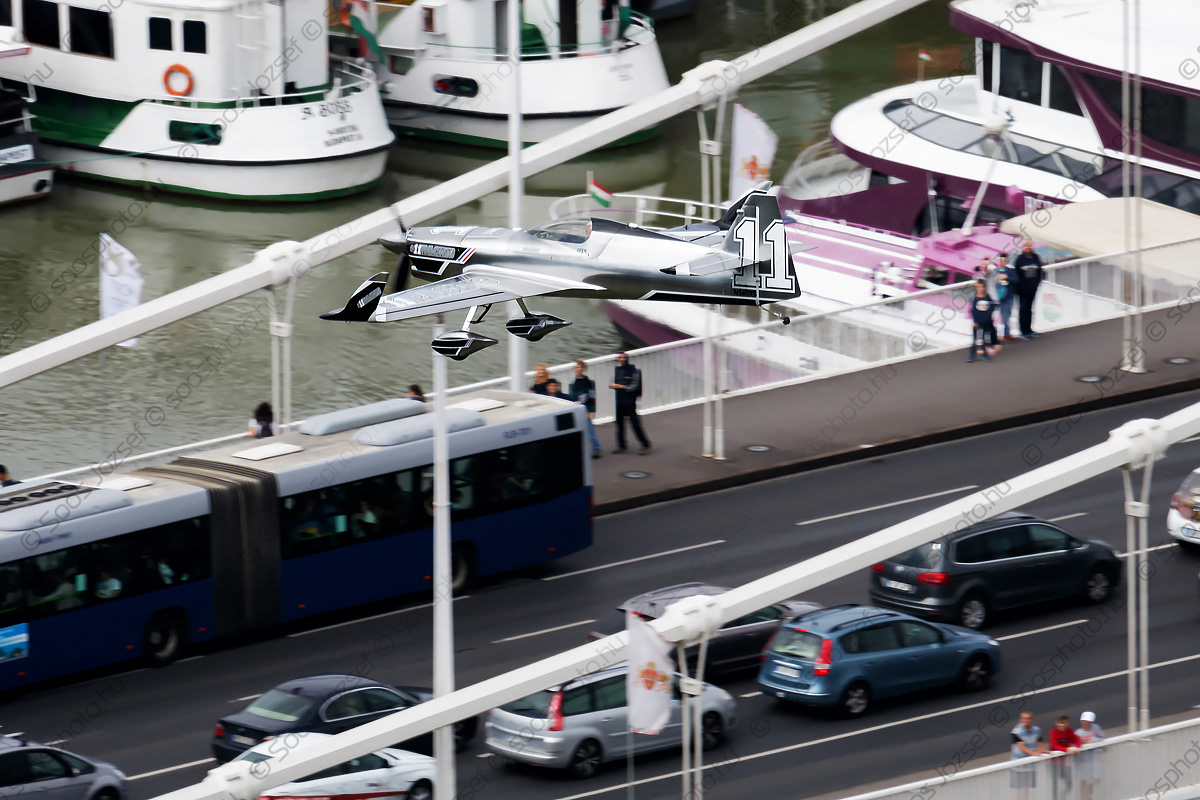 Mikaël Brageot flying over the Elizabeth Bridge