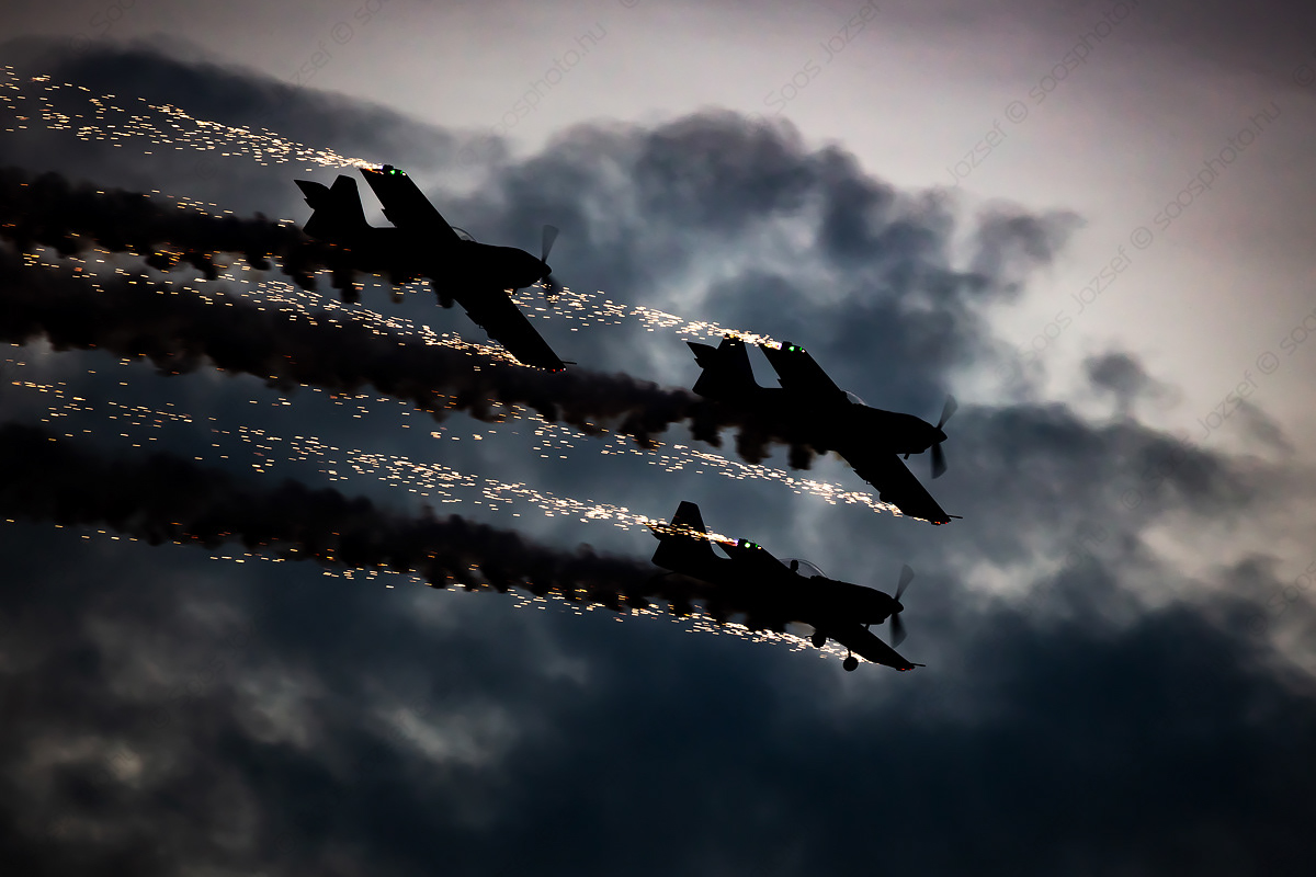 Zelazny Aerobatic Team's night show