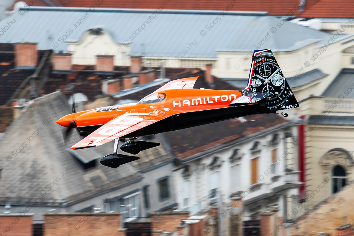 Nicolas Ivanoff approaches the start in a low-level flight