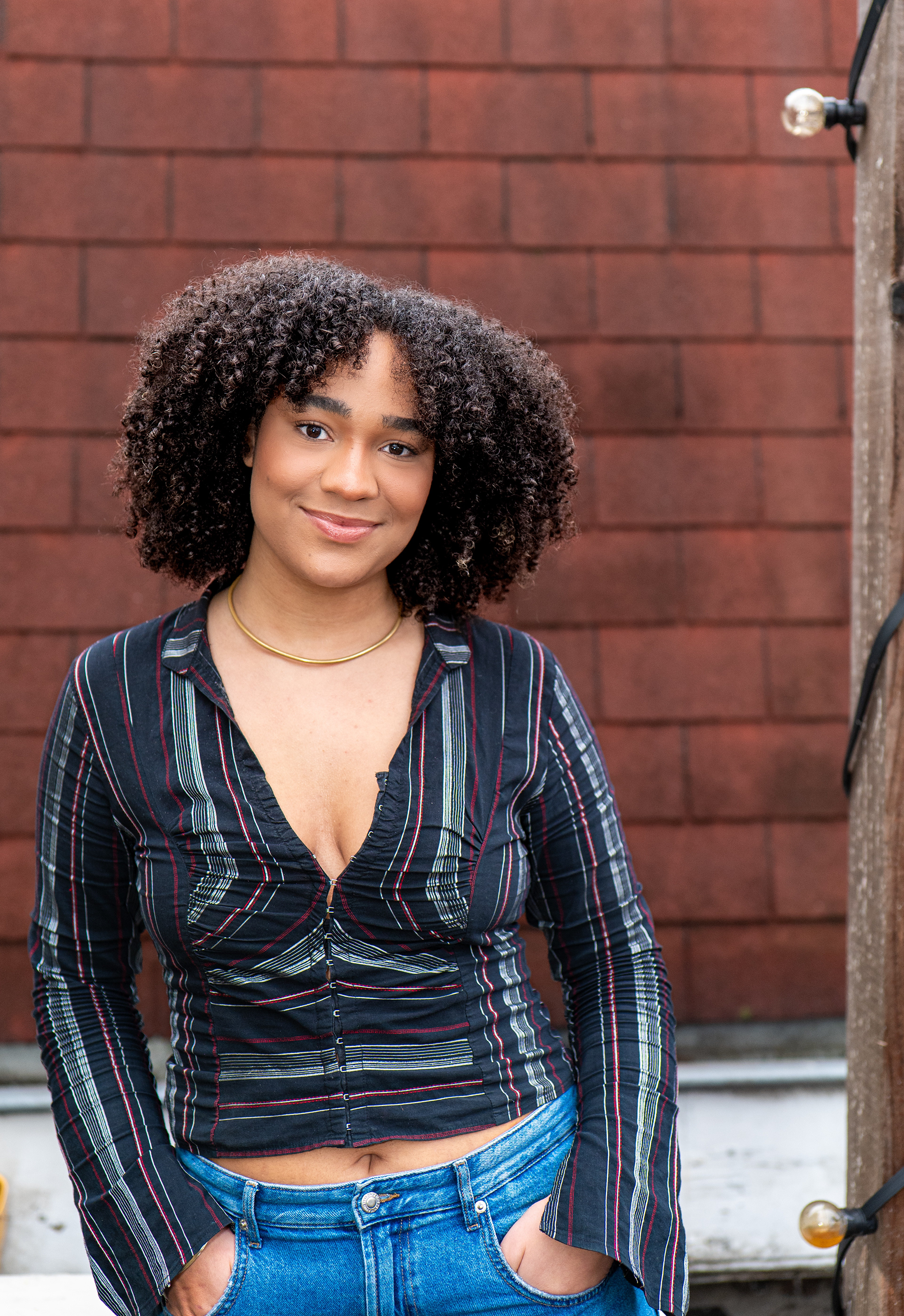 Een adembenemend portret van een schone dame, vastgelegd tijdens een fotoshoot op een unieke locatie: het dakterras van restaurant Seven in Utrecht.