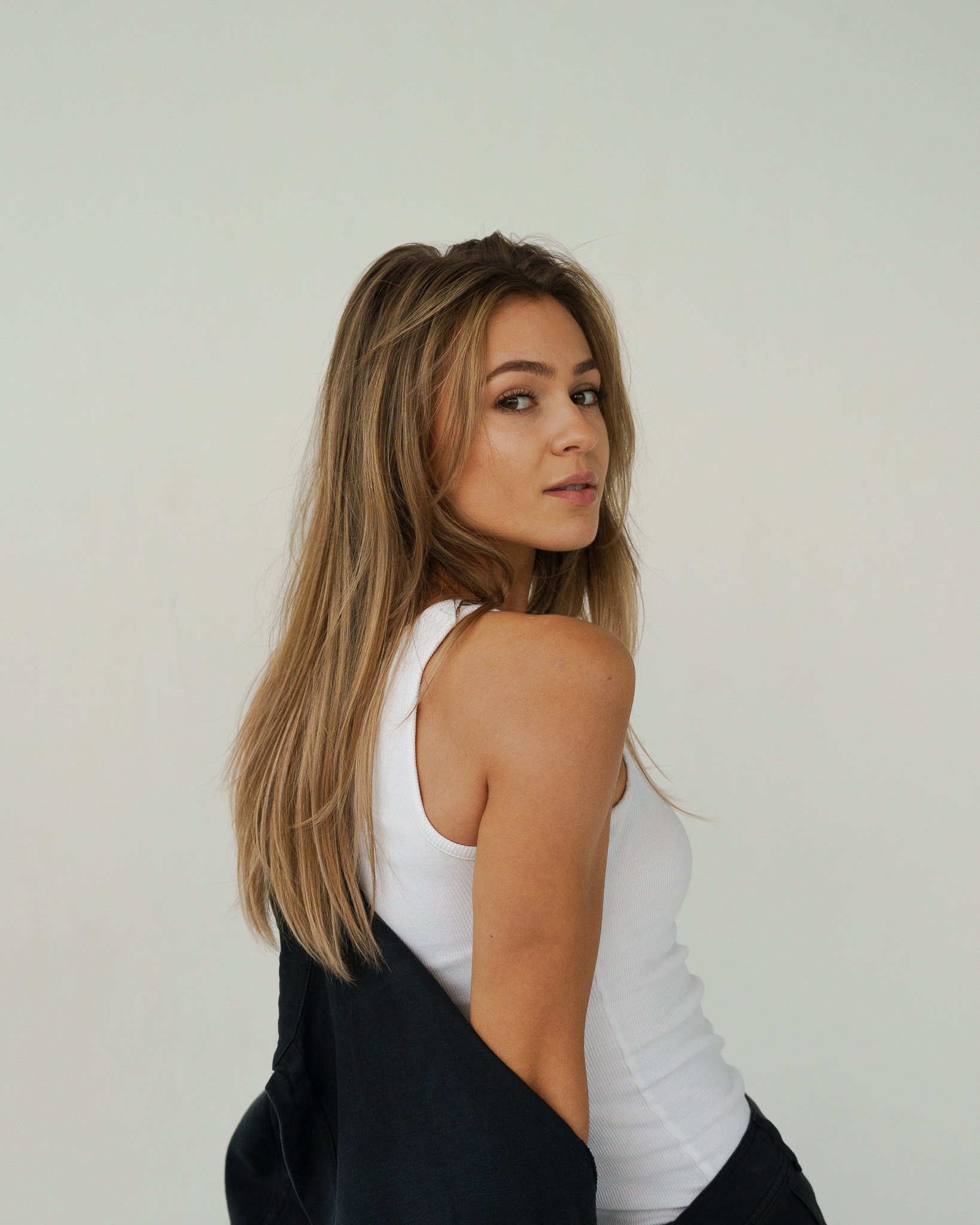 Kaya styled by Neomi Pantic