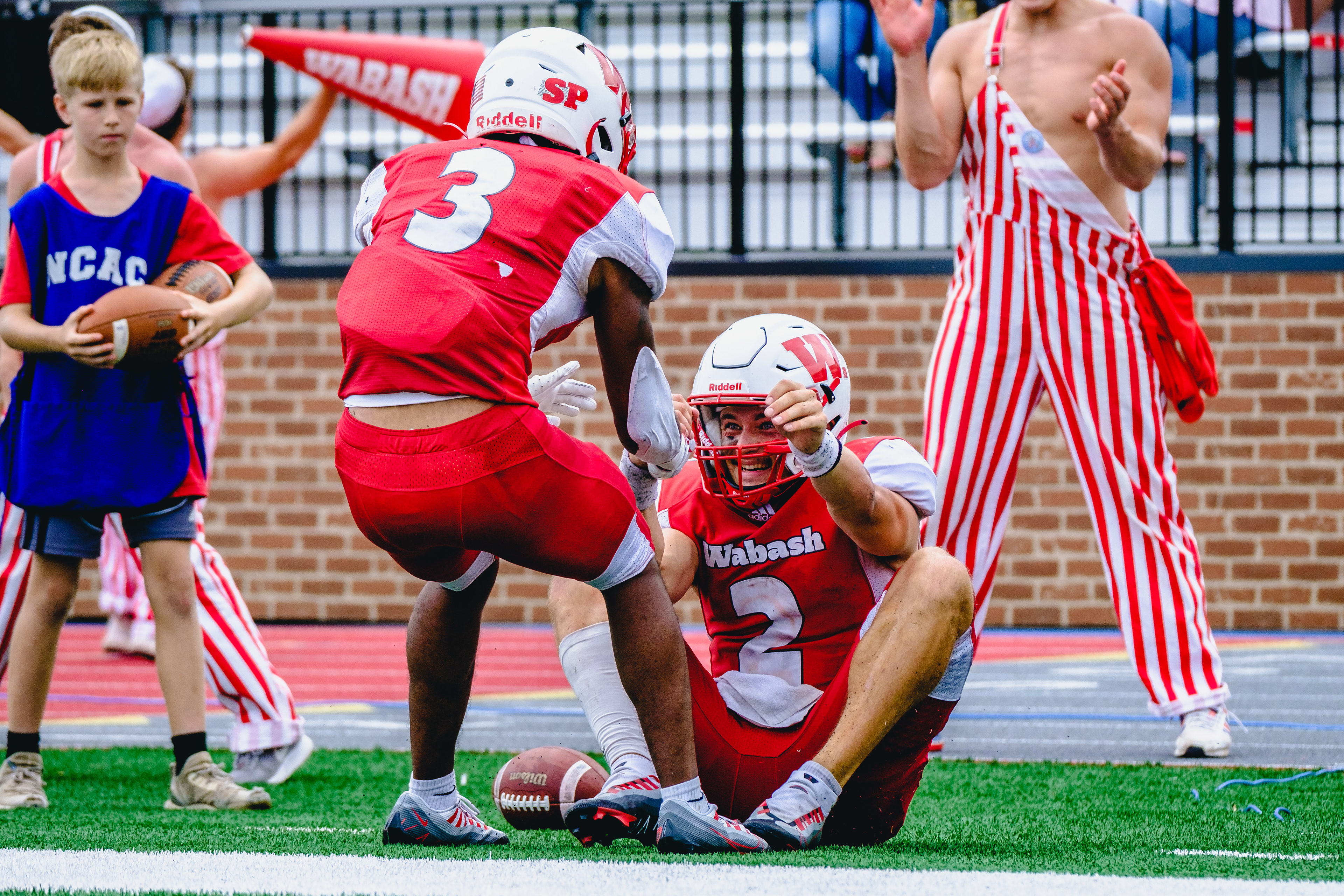 CRAWFORDSVILLE, IN – September 03, 2022 – Quarterback Liam Thompson #2 of the Wabash Little Giants scores a touchdown during the game against the Hampden-Sydney Tigers and the Wabash Little Giants at Little Giant Stadium in Crawfordsville, IN.