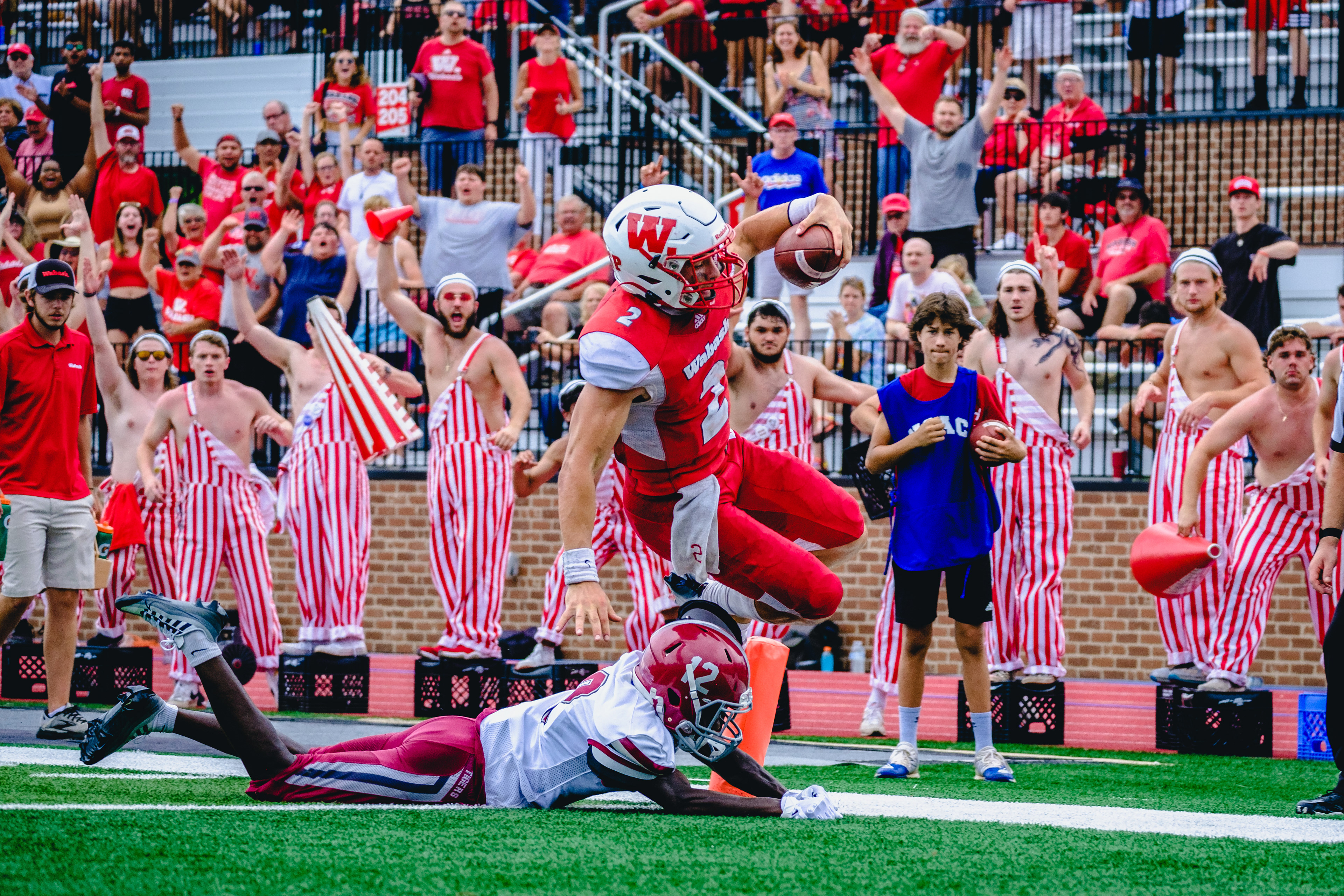 CRAWFORDSVILLE, IN – September 03, 2022 – Quarterback Liam Thompson #2 of the Wabash Little Giants runs the ball during the game against the Hampden-Sydney Tigers and the Wabash Little Giants at Little Giant Stadium in Crawfordsville, IN.