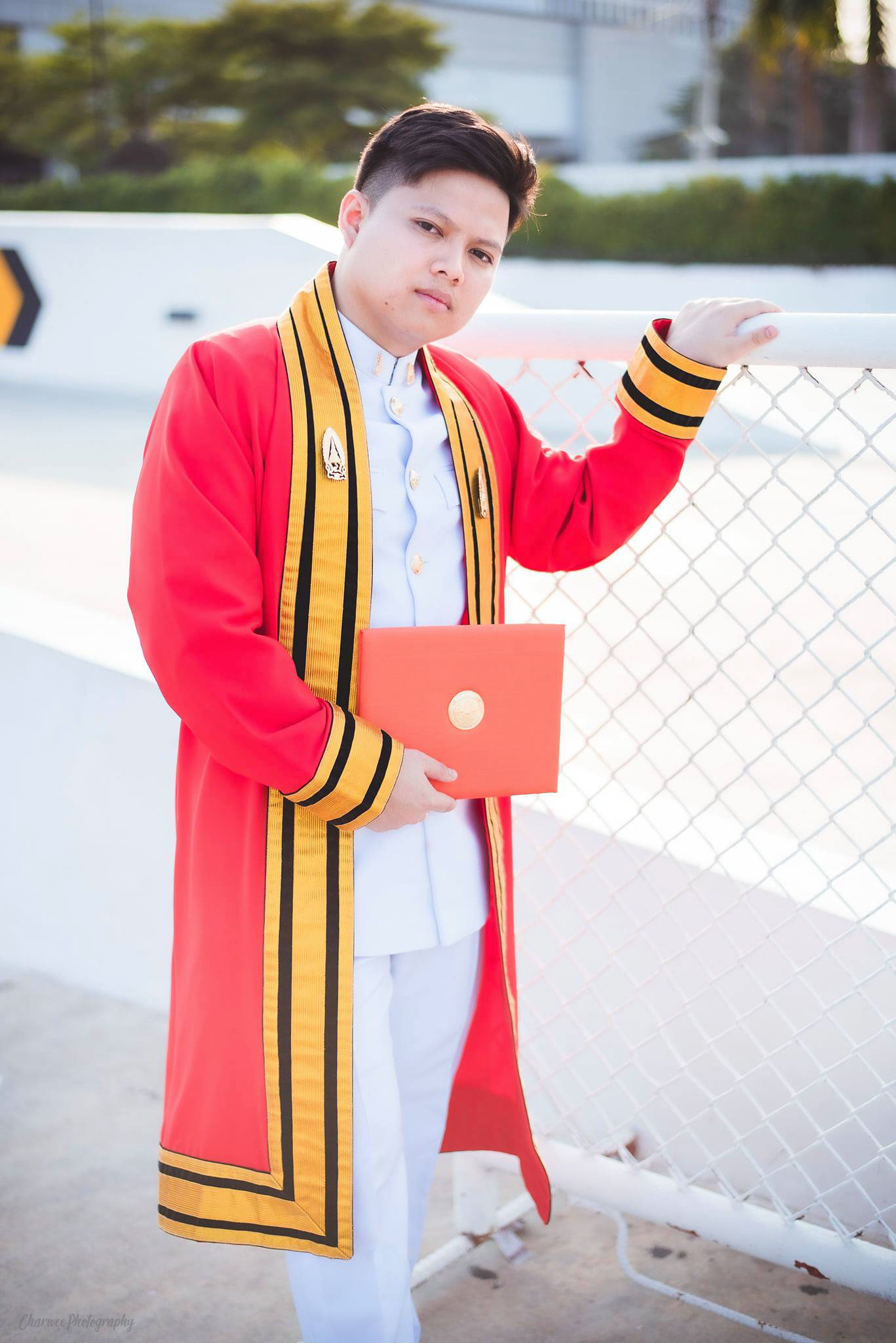 King Mongkut's University of Technology Thonburi ถ่ายภาพรับปริญญา นอกรอบราคาพิเศษจ้า ติดต่อสอบถามรายละเอียดได้นะครับ Line : charwee Tel : 0841664941