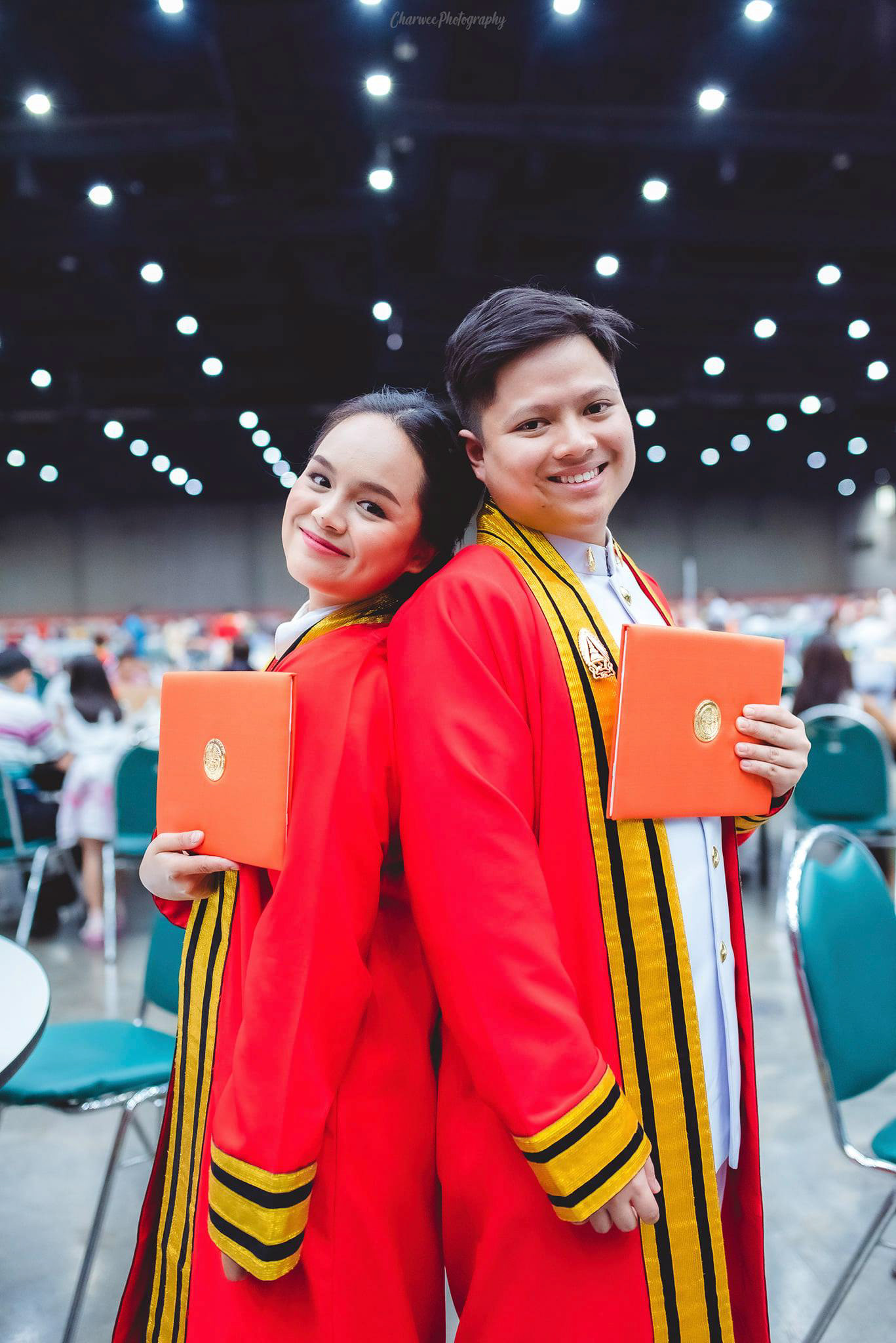 King Mongkut's University of Technology Thonburi ถ่ายภาพรับปริญญา นอกรอบราคาพิเศษจ้า ติดต่อสอบถามรายละเอียดได้นะครับ Line : charwee Tel : 0841664941