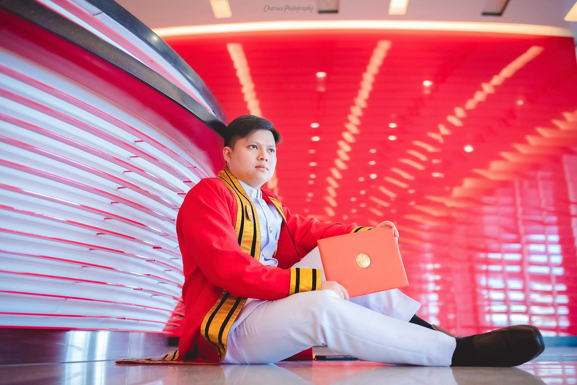 King Mongkut's University of Technology Thonburi ถ่ายภาพรับปริญญา นอกรอบราคาพิเศษจ้า ติดต่อสอบถามรายละเอียดได้นะครับ Line : charwee Tel : 0841664941