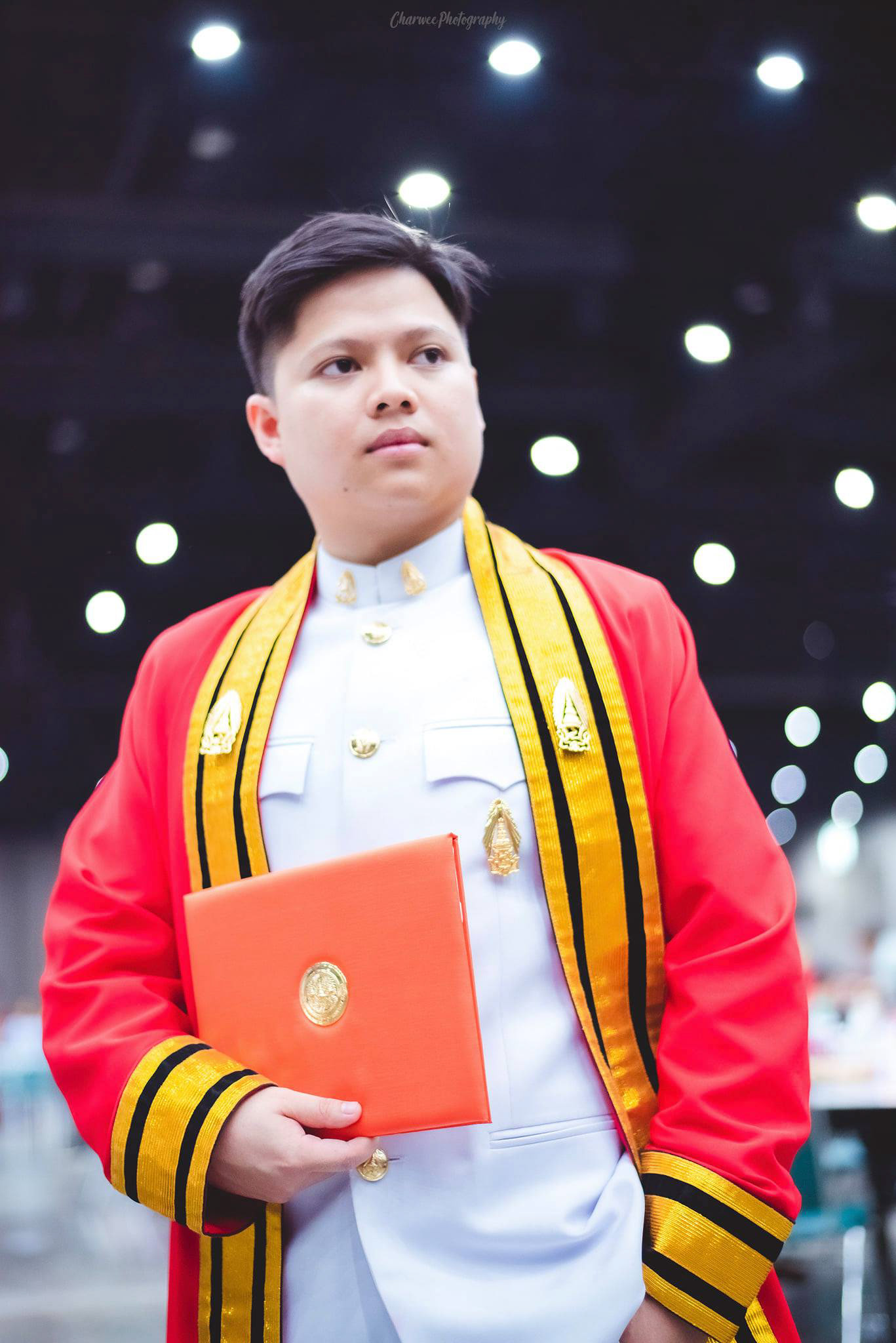 King Mongkut's University of Technology Thonburi ถ่ายภาพรับปริญญา นอกรอบราคาพิเศษจ้า ติดต่อสอบถามรายละเอียดได้นะครับ Line : charwee Tel : 0841664941