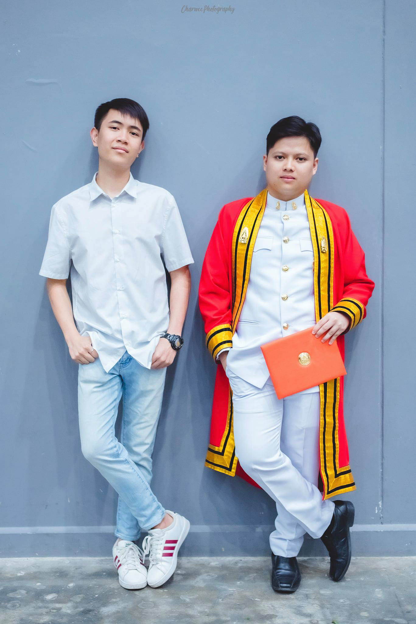 King Mongkut's University of Technology Thonburi ถ่ายภาพรับปริญญา นอกรอบราคาพิเศษจ้า ติดต่อสอบถามรายละเอียดได้นะครับ Line : charwee Tel : 0841664941