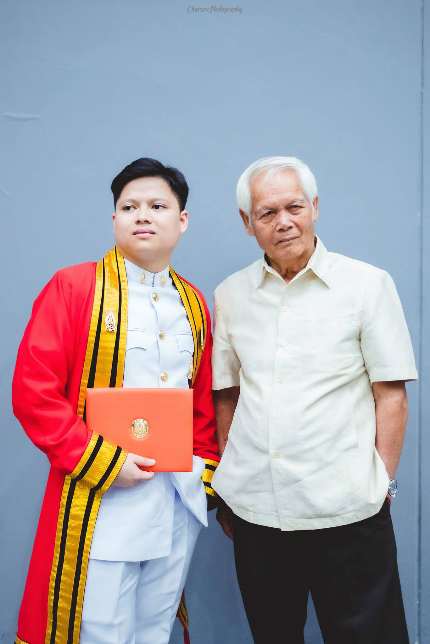 King Mongkut's University of Technology Thonburi ถ่ายภาพรับปริญญา นอกรอบราคาพิเศษจ้า ติดต่อสอบถามรายละเอียดได้นะครับ Line : charwee Tel : 0841664941