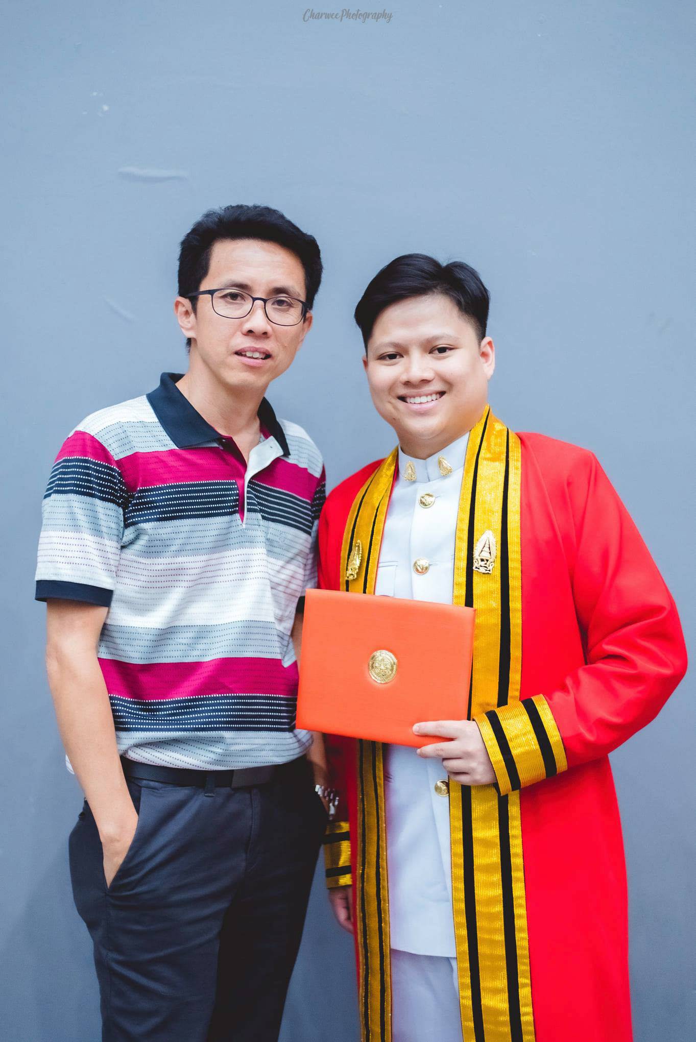 King Mongkut's University of Technology Thonburi ถ่ายภาพรับปริญญา นอกรอบราคาพิเศษจ้า ติดต่อสอบถามรายละเอียดได้นะครับ Line : charwee Tel : 0841664941