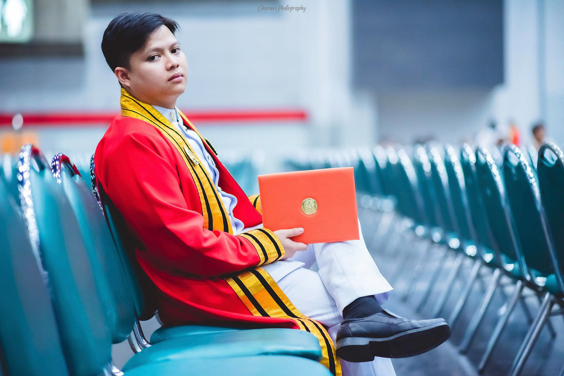 King Mongkut's University of Technology Thonburi ถ่ายภาพรับปริญญา นอกรอบราคาพิเศษจ้า ติดต่อสอบถามรายละเอียดได้นะครับ Line : charwee Tel : 0841664941