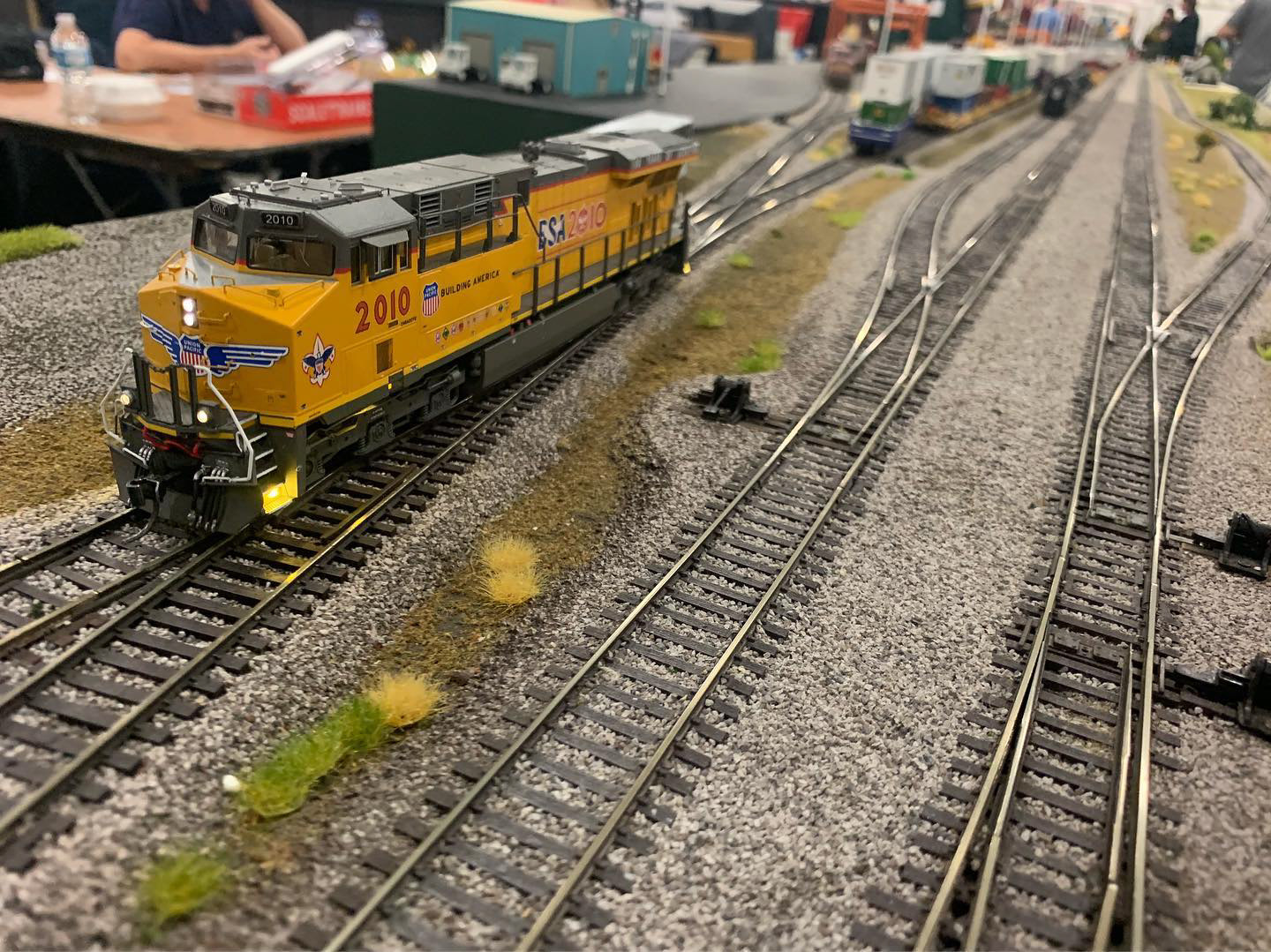 Custom painted HO Scale Union Pacific GEVO 2010 BSA