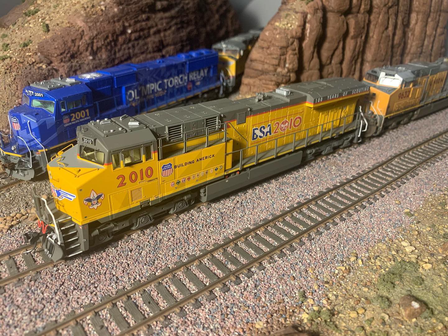 Custom painted HO Scale Union Pacific GEVO 2010 BSA