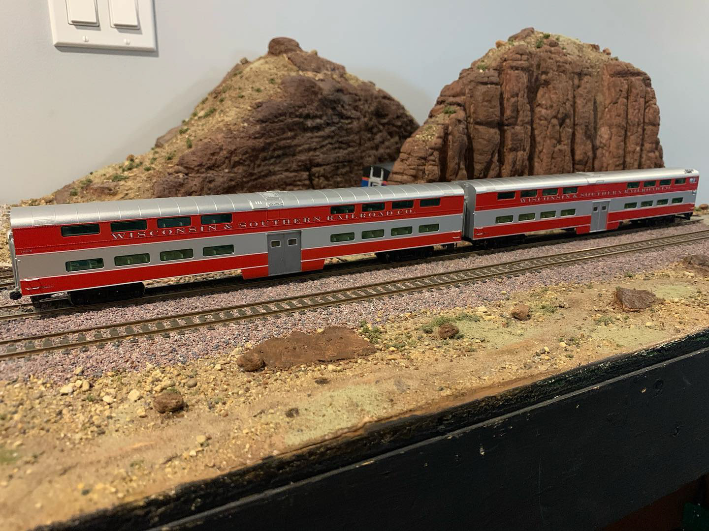 Custom Painted HO Scale Kato WSOR Bi Level Cars