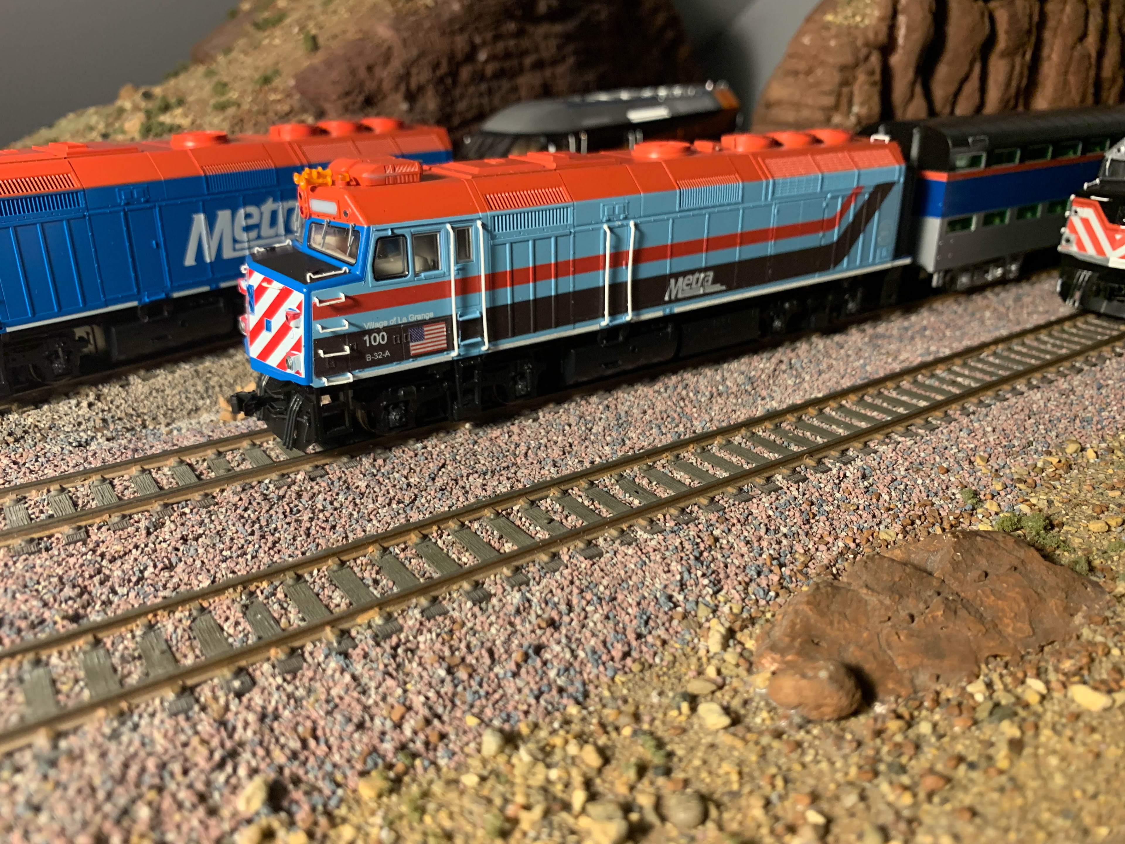 HO Scale Metra RTA 100 Retro Wrap F40PH
