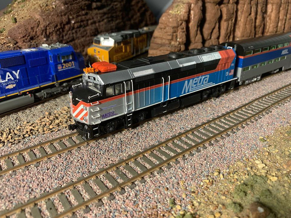Custom Painted HO Metra F40PH-3 Repaint Locomotive