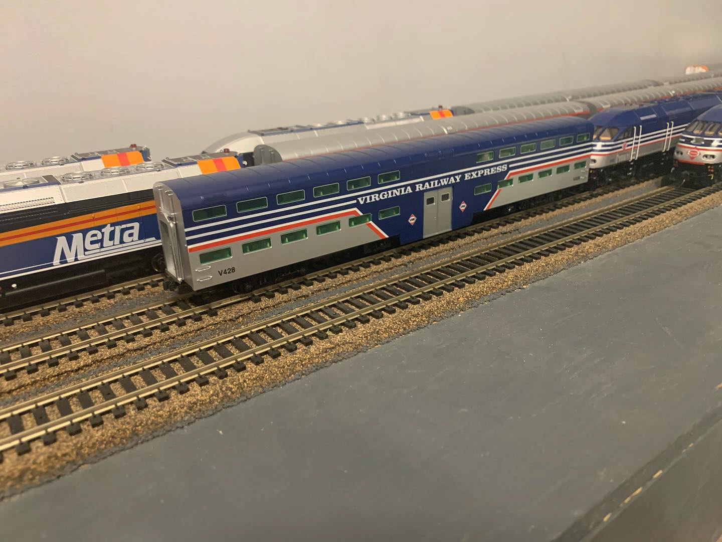Kato HO Scale VRE 6 Window Pullman Car - Custom Painted