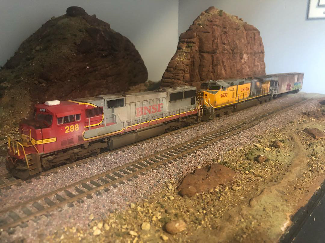 Weathered BNSF SD75I - Athearn Genesis with ESU LokSound