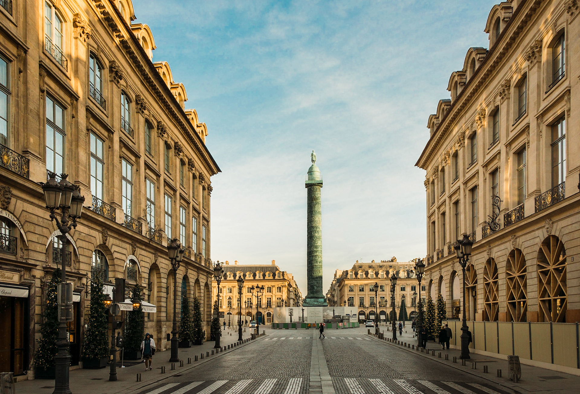 One of these late summer days in Paris ... everything looks so much better when the light gets the golden hour touch