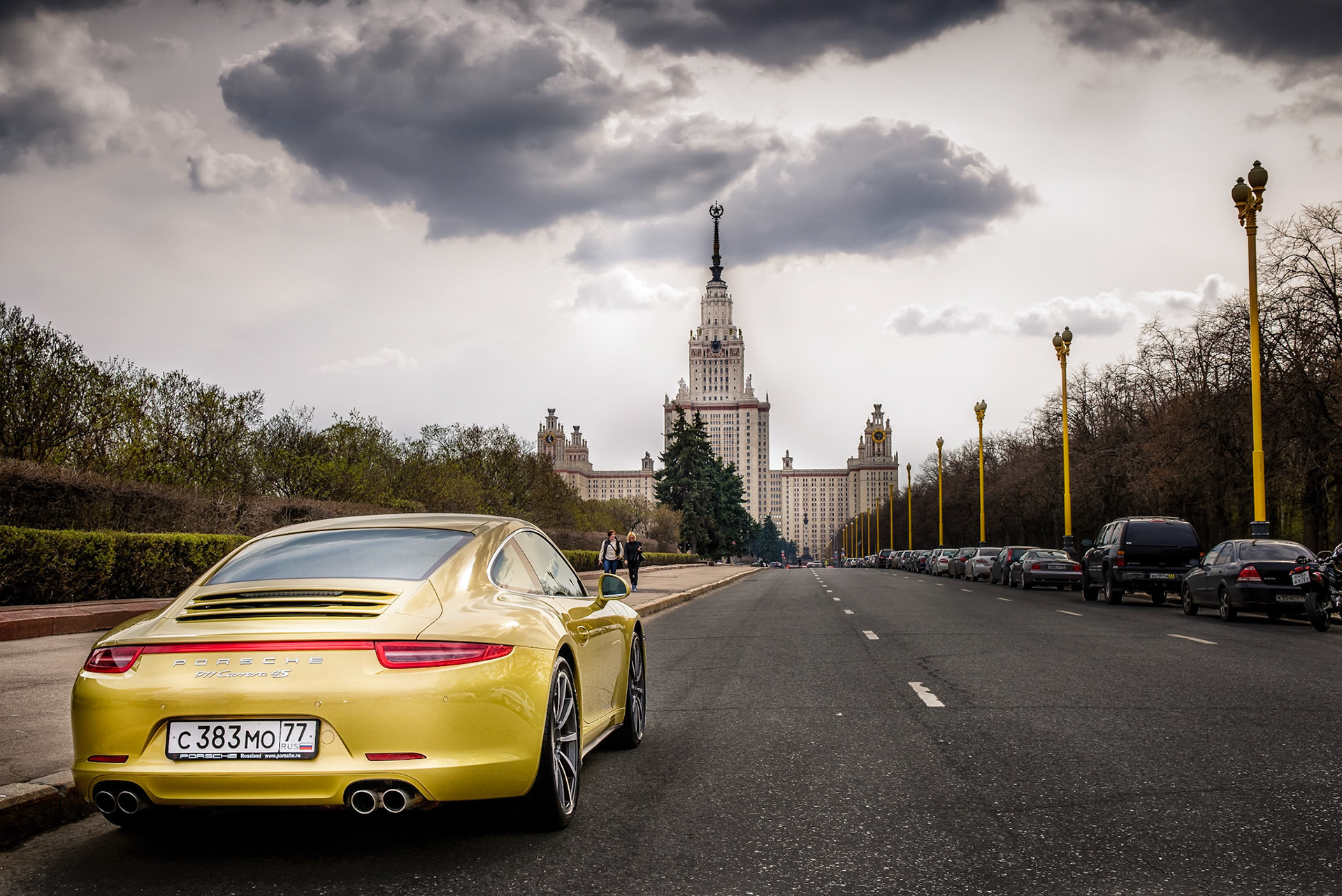 Blending historic symbols with modern status symbols in @Moscou