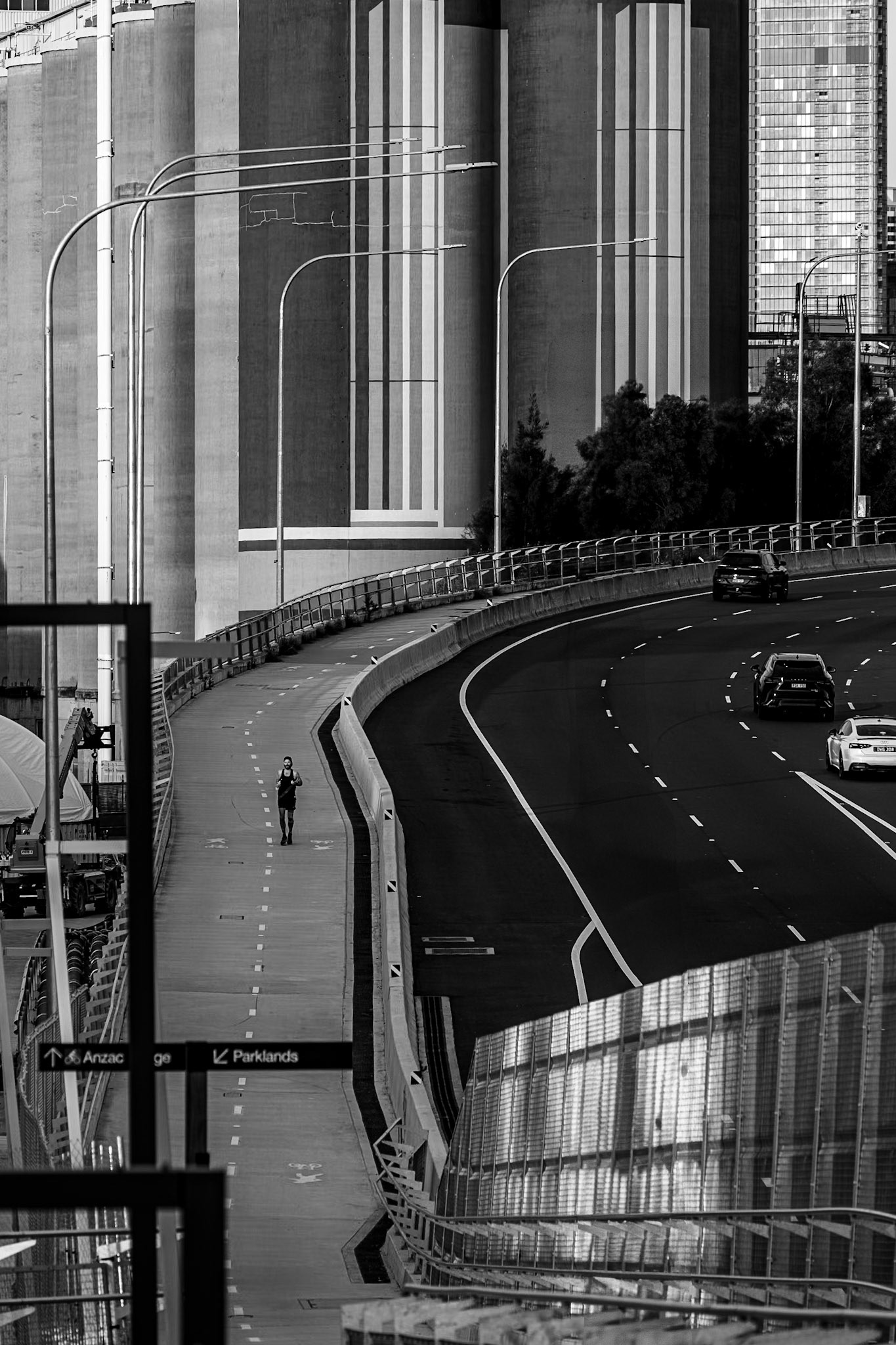 Lone runner | 2024 | #09081715