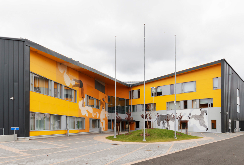 Nikkilän sydän. Arkkitehti Pentti Kareoja, kuvitukset Aimo Katajamäki.