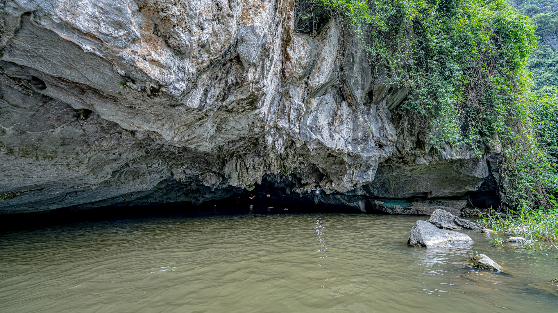 Cruising through a cave