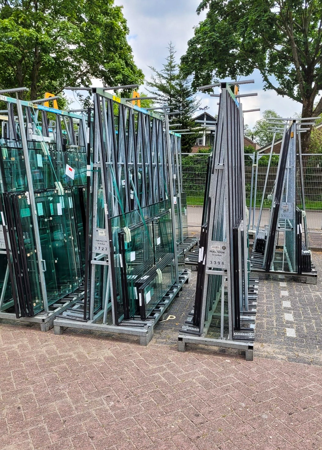 LEVERING
