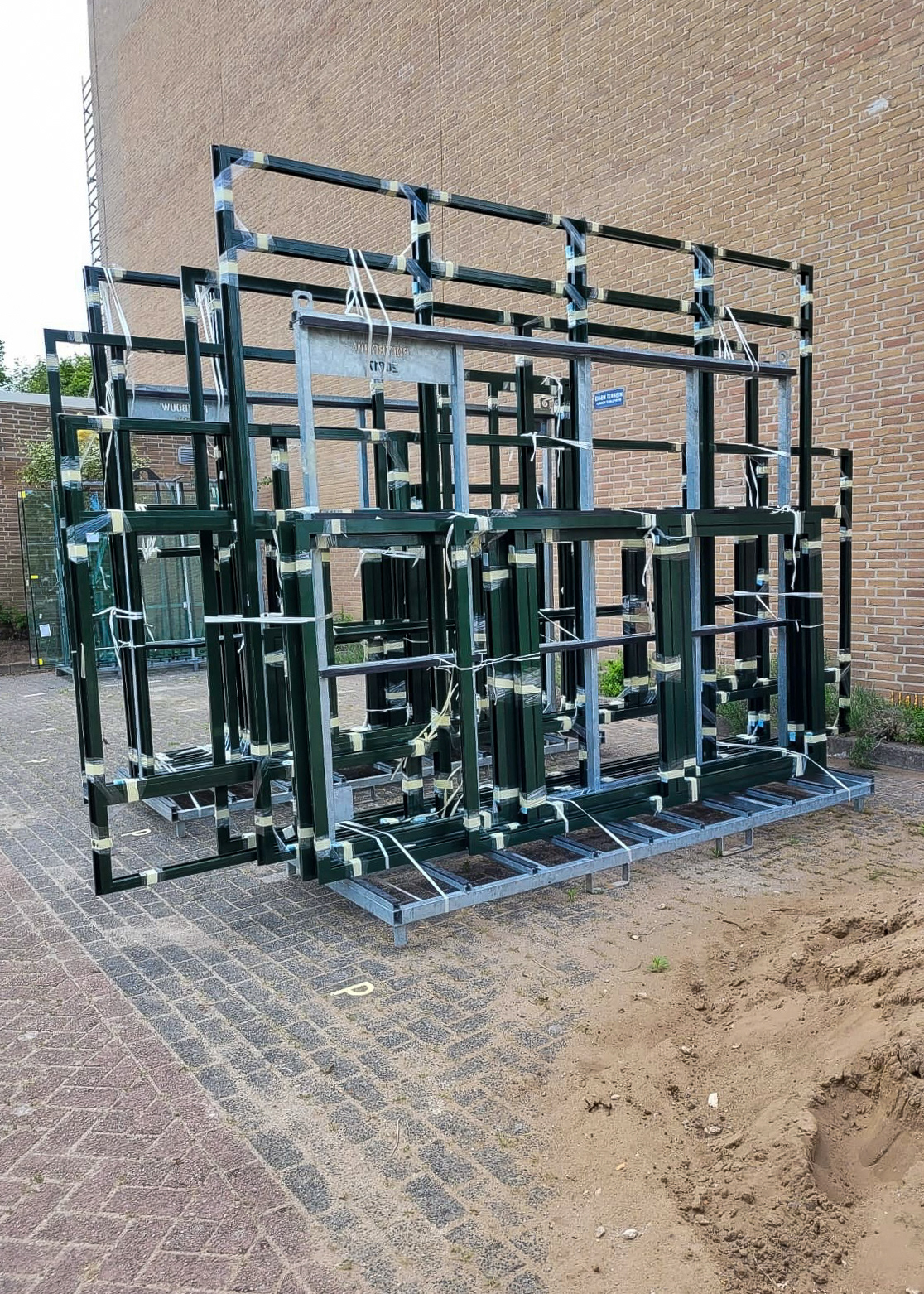 LEVERING