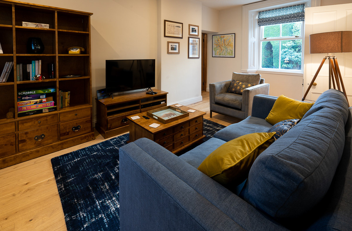 The Snug, with maps, books and games