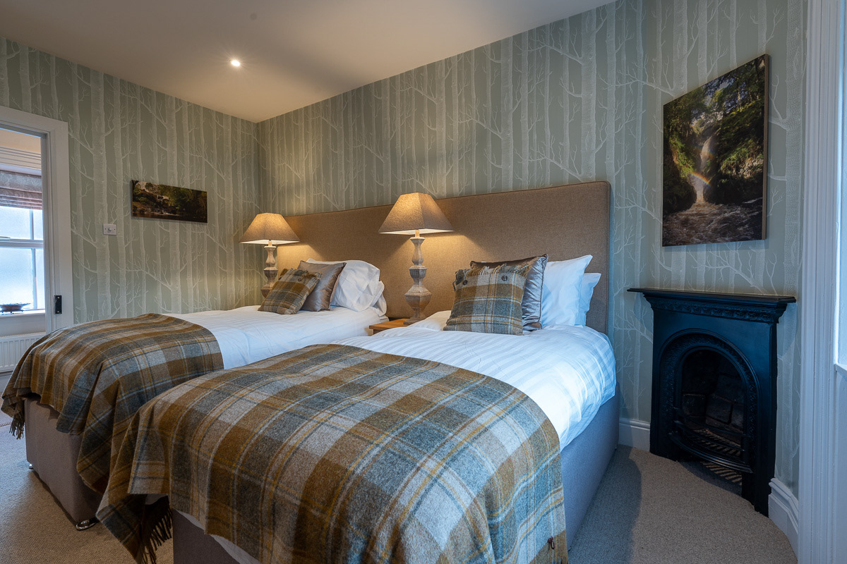 can also be configured as a super-king bedroom