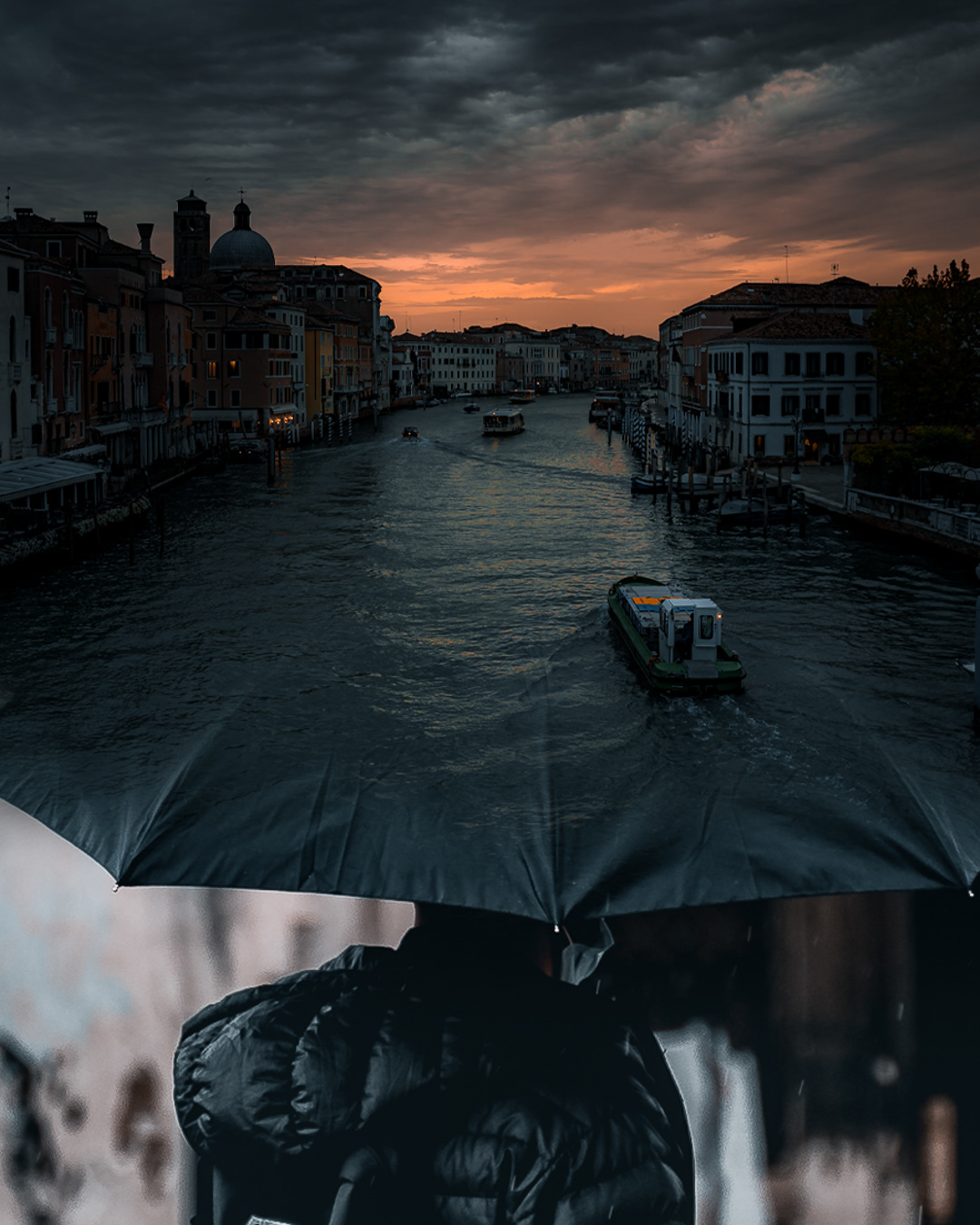 Under the umbrella of twilight—Venice glows as day turns to night